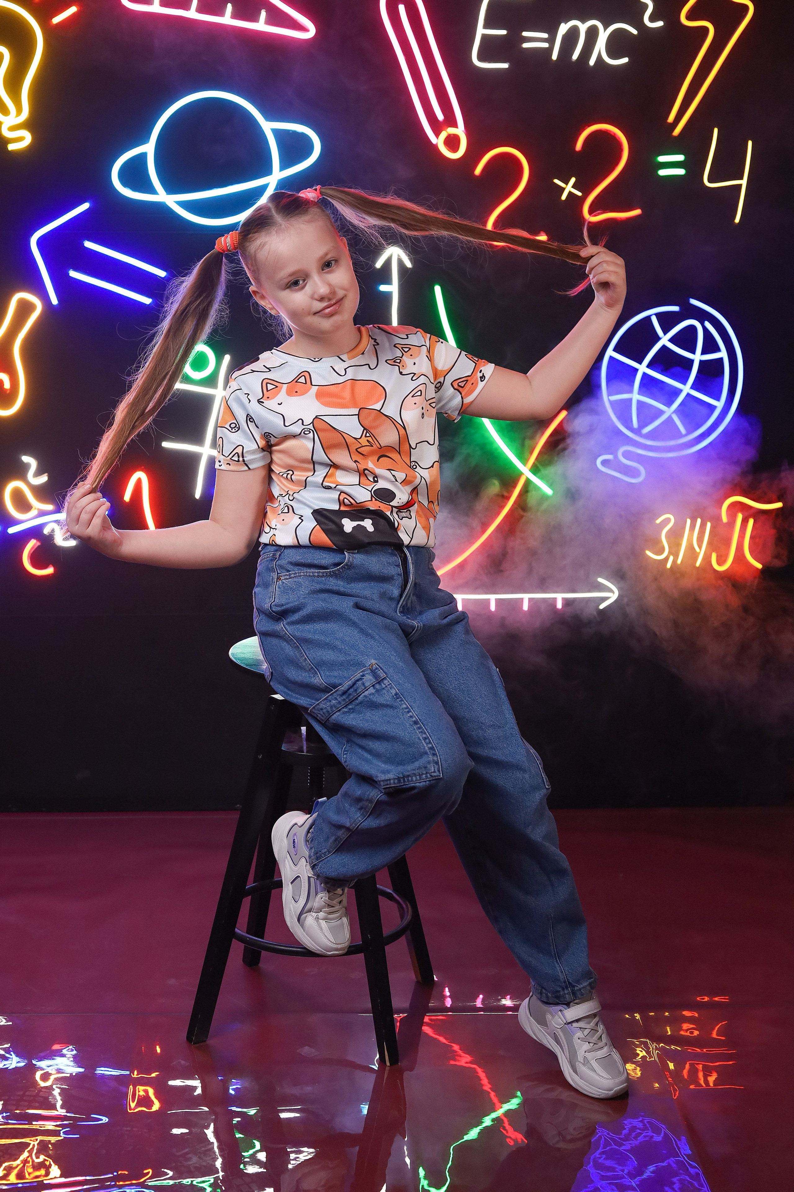 Выпускной альбом "Неон". Выпускные альбомы в Тюмени для школ, садов, вузов спортивных секций