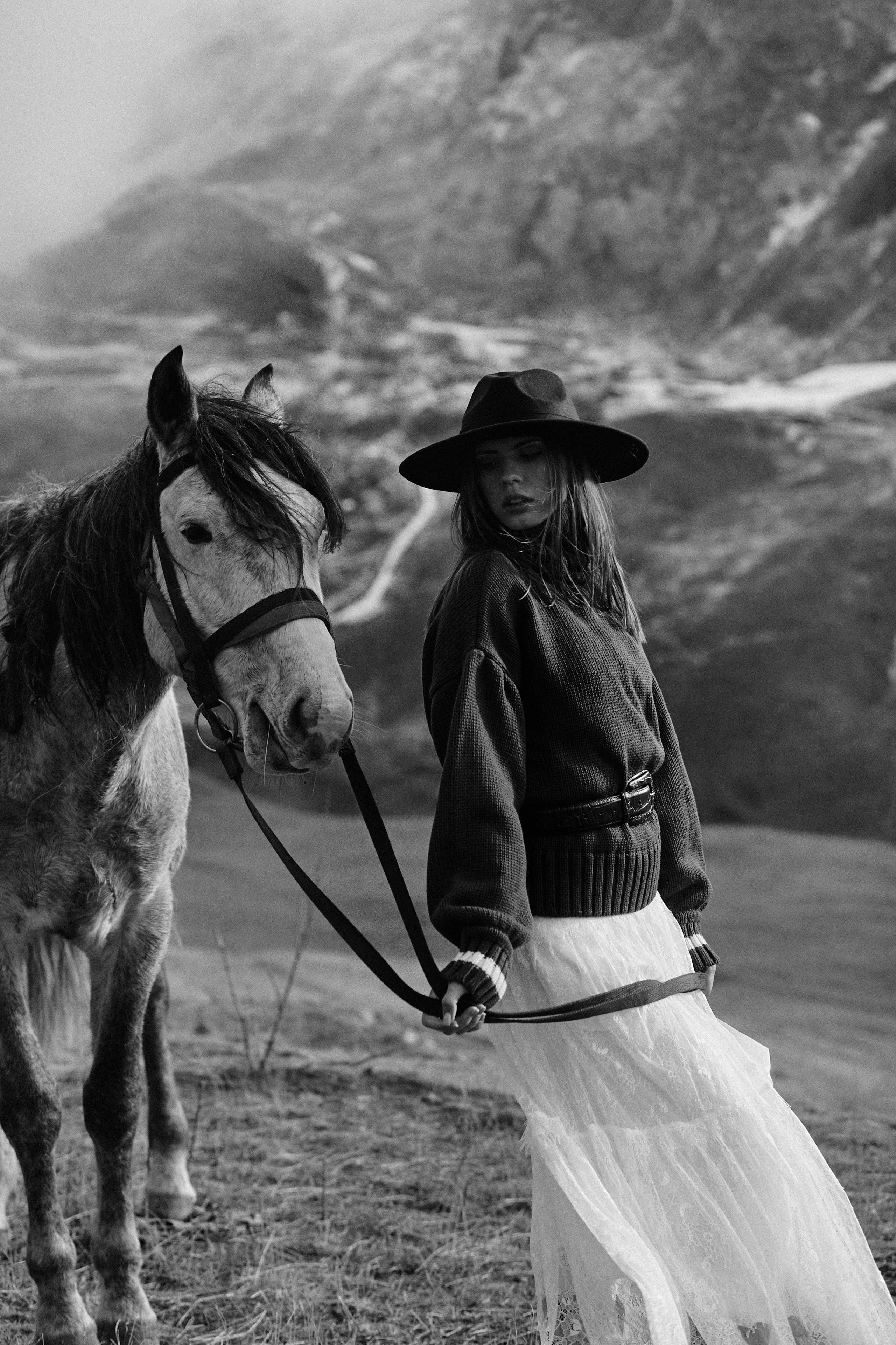 Фотосессия с лошадью в горах. Фотограф Продюсер в горах КБР / Москва  Нальчик Горы