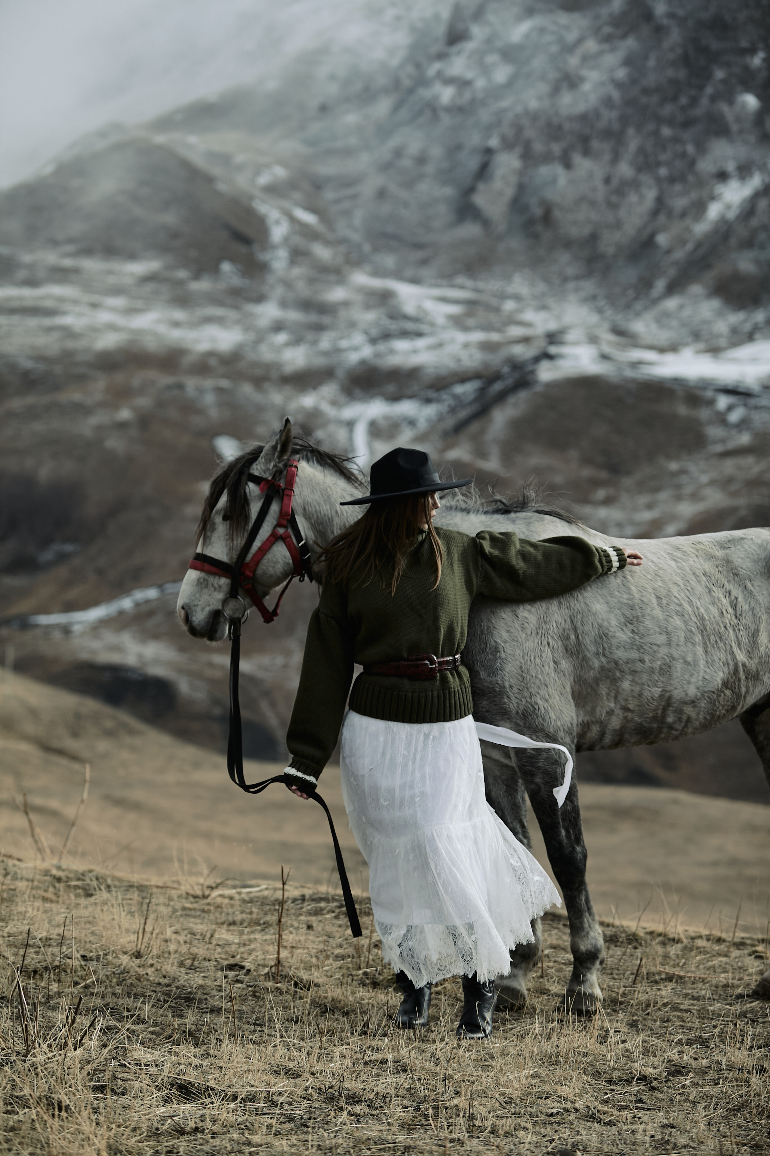 Фотосессия с лошадью в горах. Фотограф Продюсер в горах КБР / Москва  Нальчик Горы