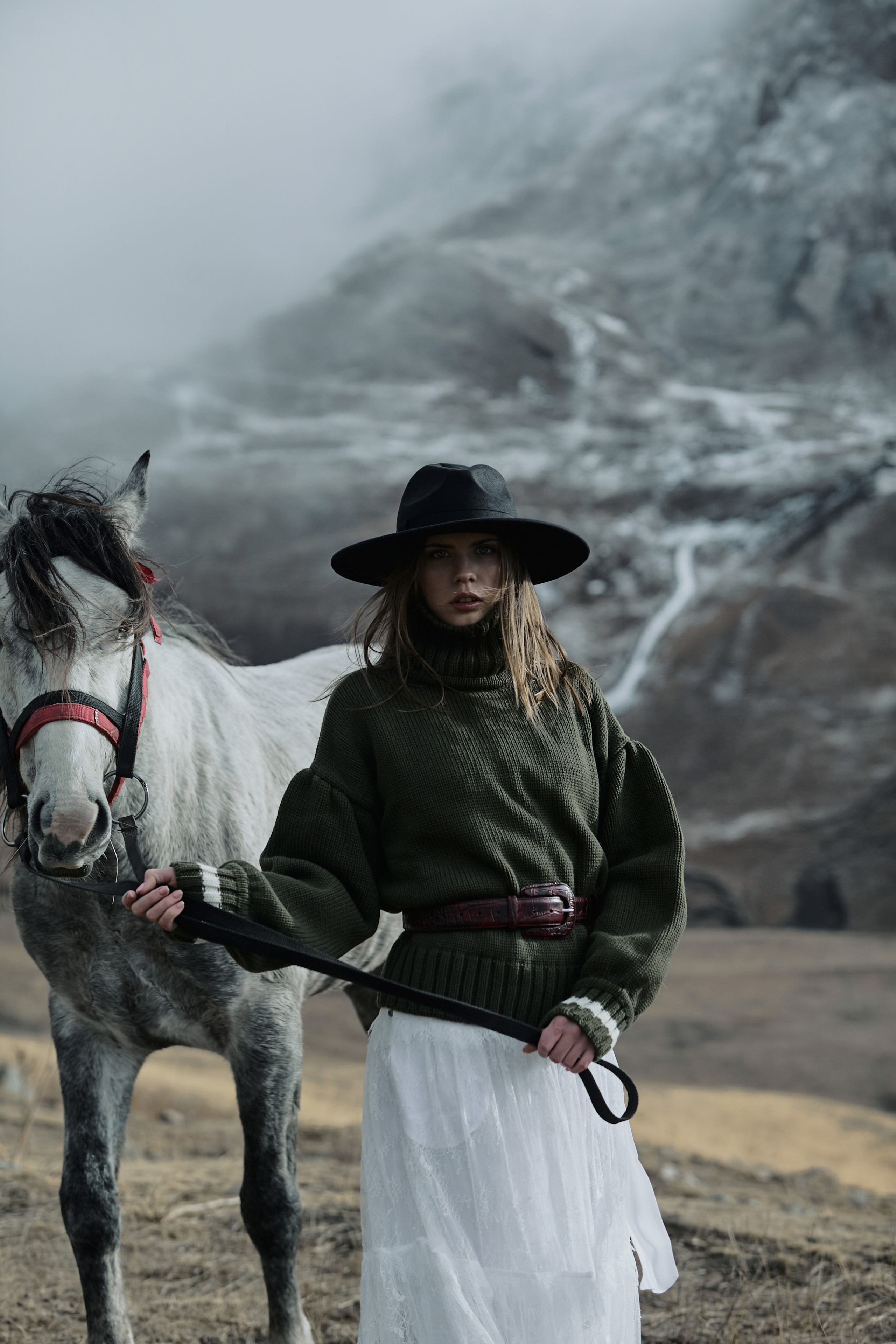 Фотосессия с лошадью в горах. Фотограф Продюсер в горах КБР / Москва  Нальчик Горы