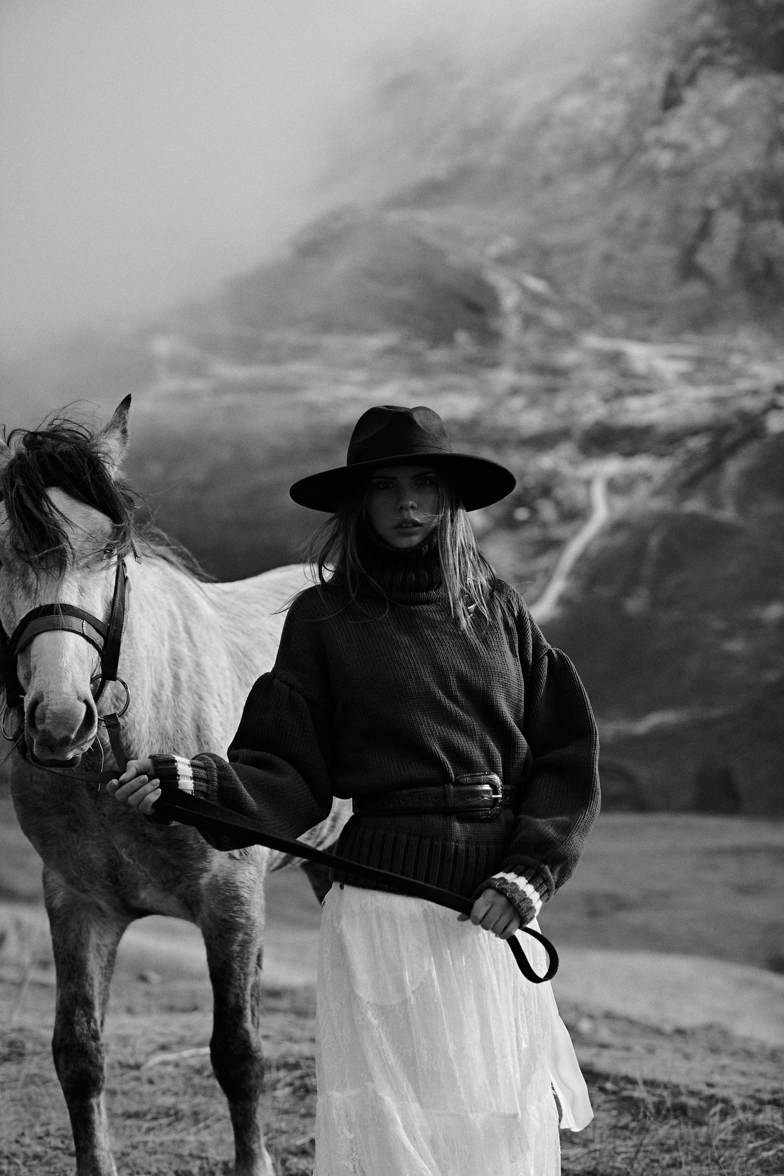 Фотосессия с лошадью в горах. Фотограф Продюсер в горах КБР / Москва  Нальчик Горы