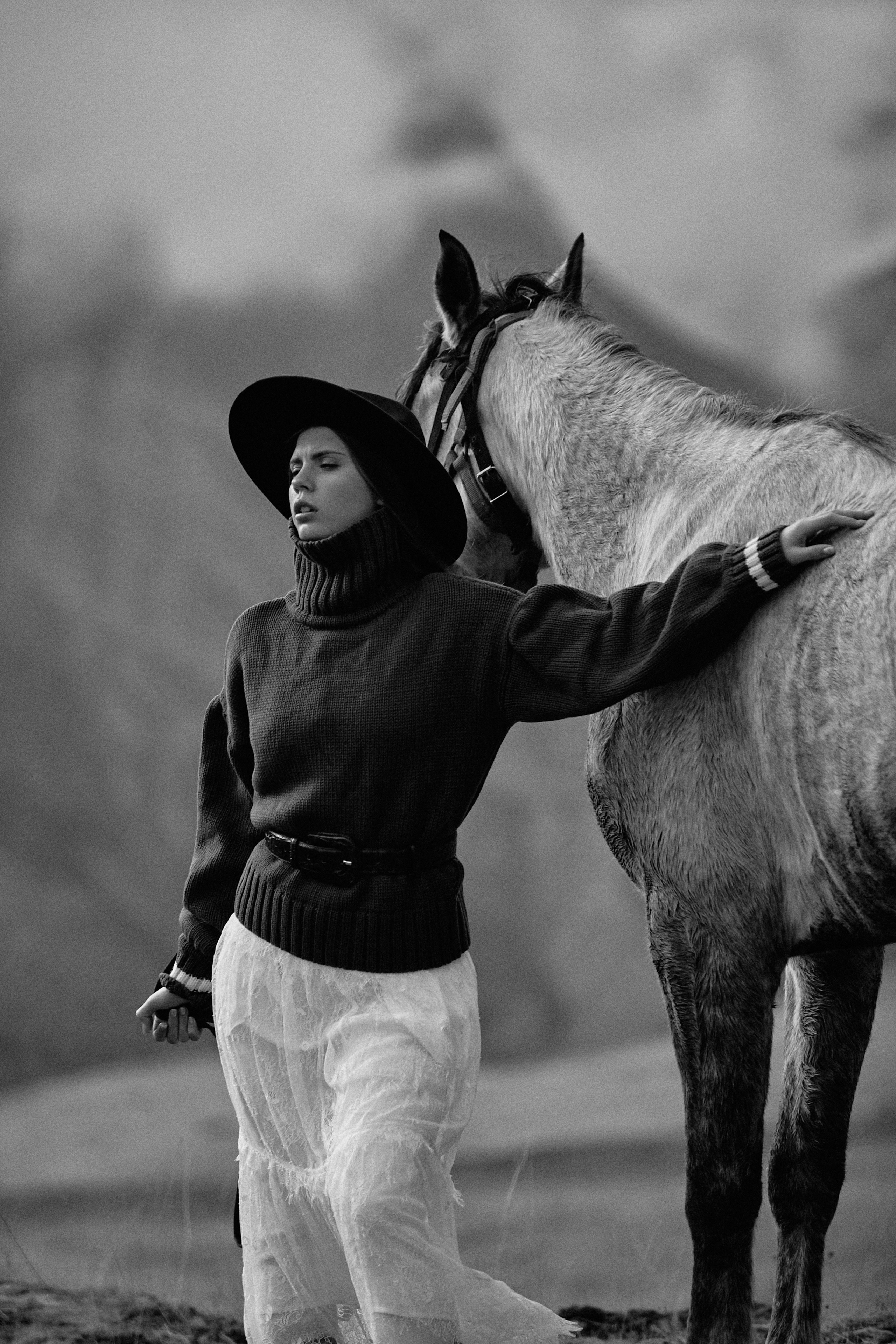 Фотосессия с лошадью в горах. Фотограф Продюсер в горах КБР / Москва  Нальчик Горы