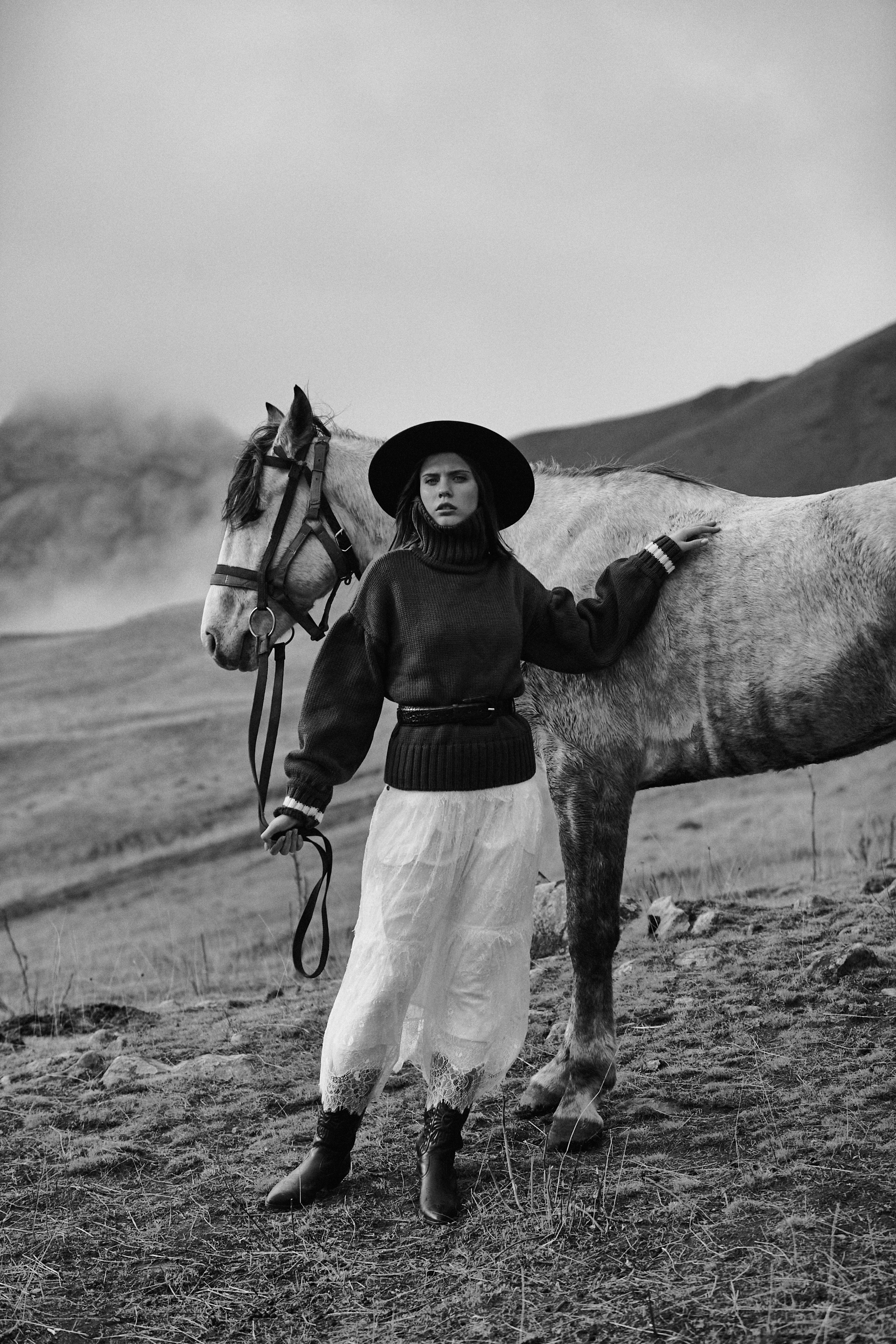 Фотосессия с лошадью в горах. Фотограф Продюсер в горах КБР / Москва  Нальчик Горы