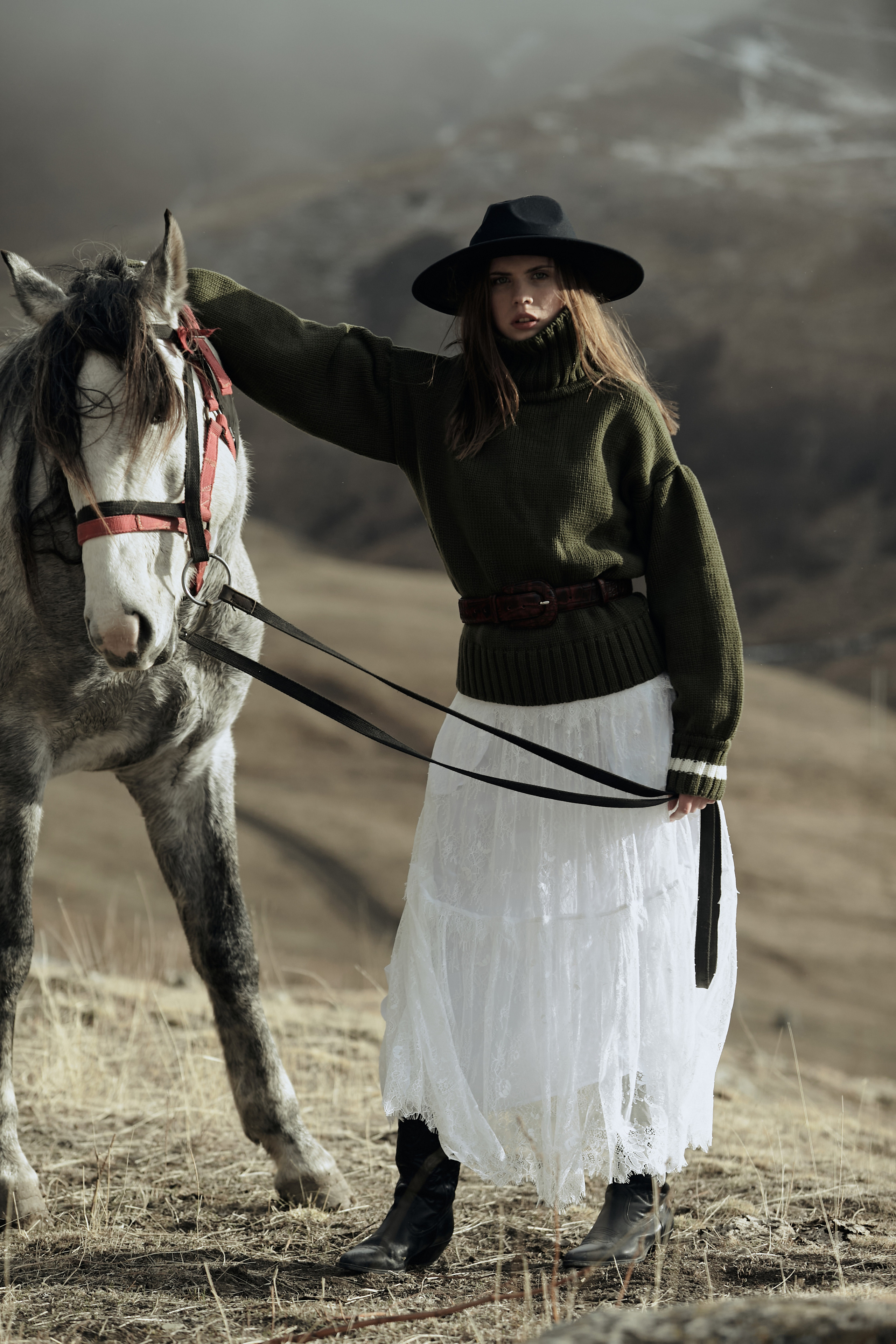 Фотосессия с лошадью в горах. Фотограф Продюсер в горах КБР / Москва  Нальчик Горы