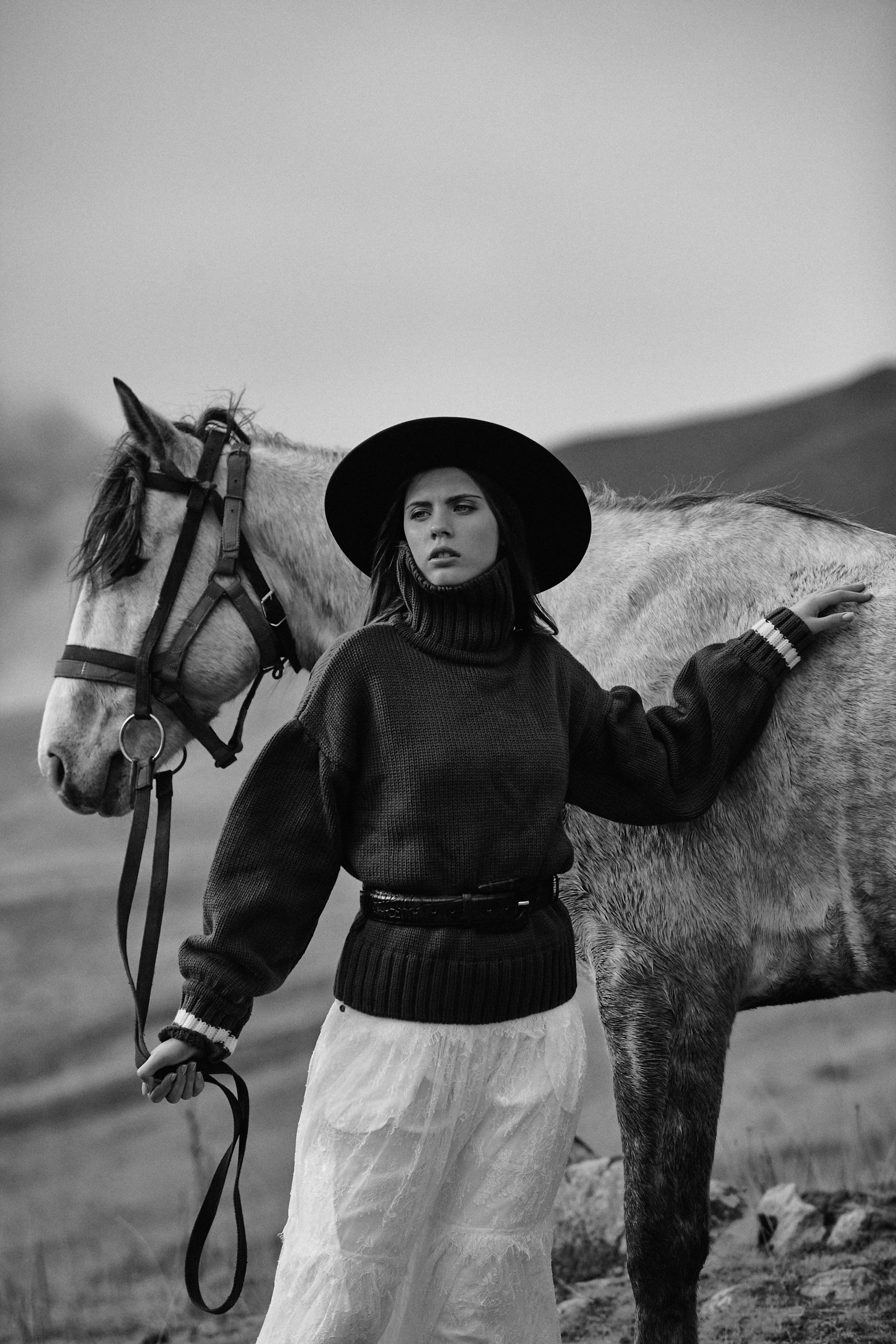 Фотосессия с лошадью в горах. Фотограф Продюсер в горах КБР / Москва  Нальчик Горы