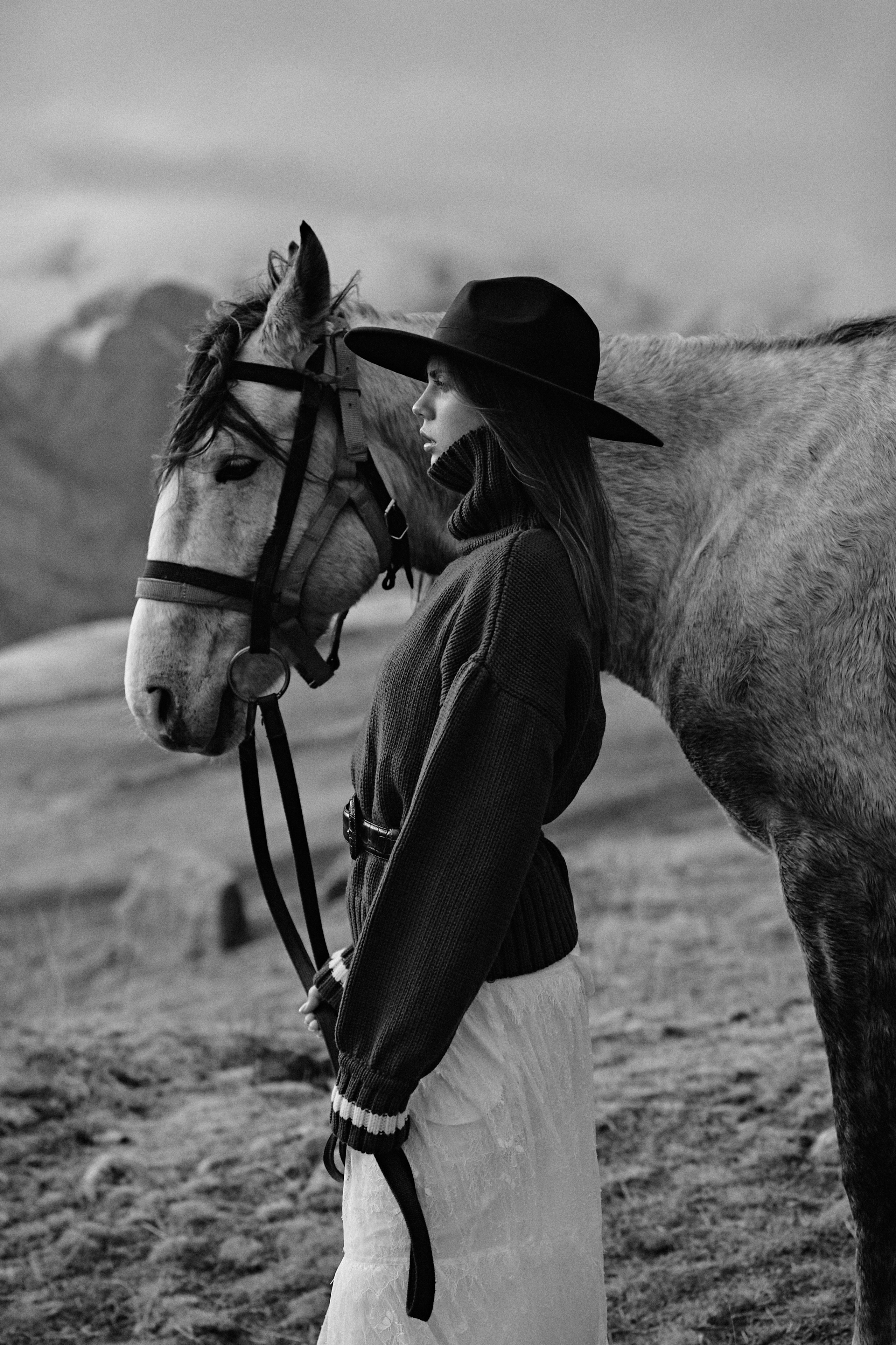 Фотосессия с лошадью в горах. Фотограф Продюсер в горах КБР / Москва  Нальчик Горы