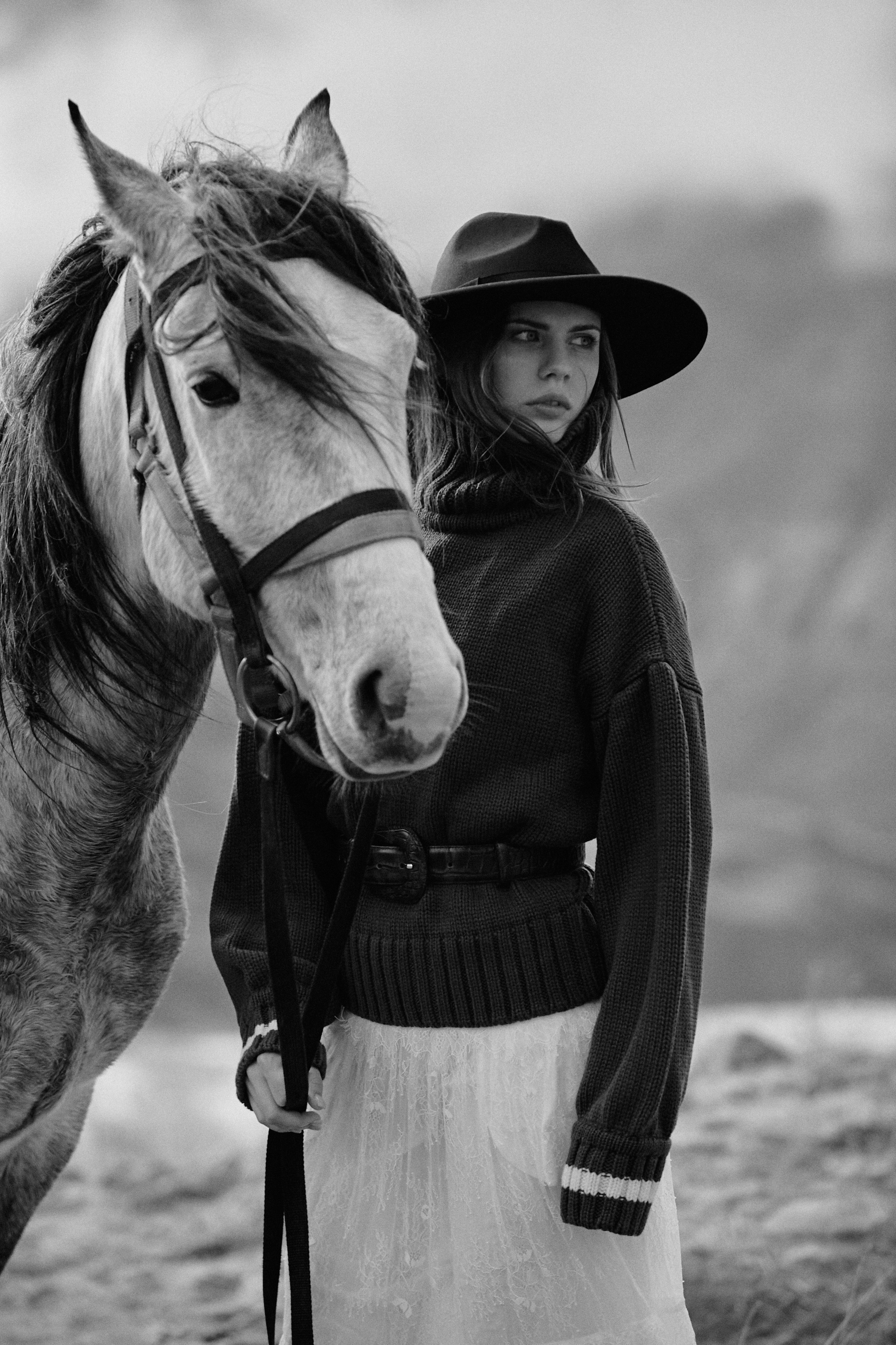 Фотосессия с лошадью в горах. Фотограф Продюсер в горах КБР / Москва  Нальчик Горы