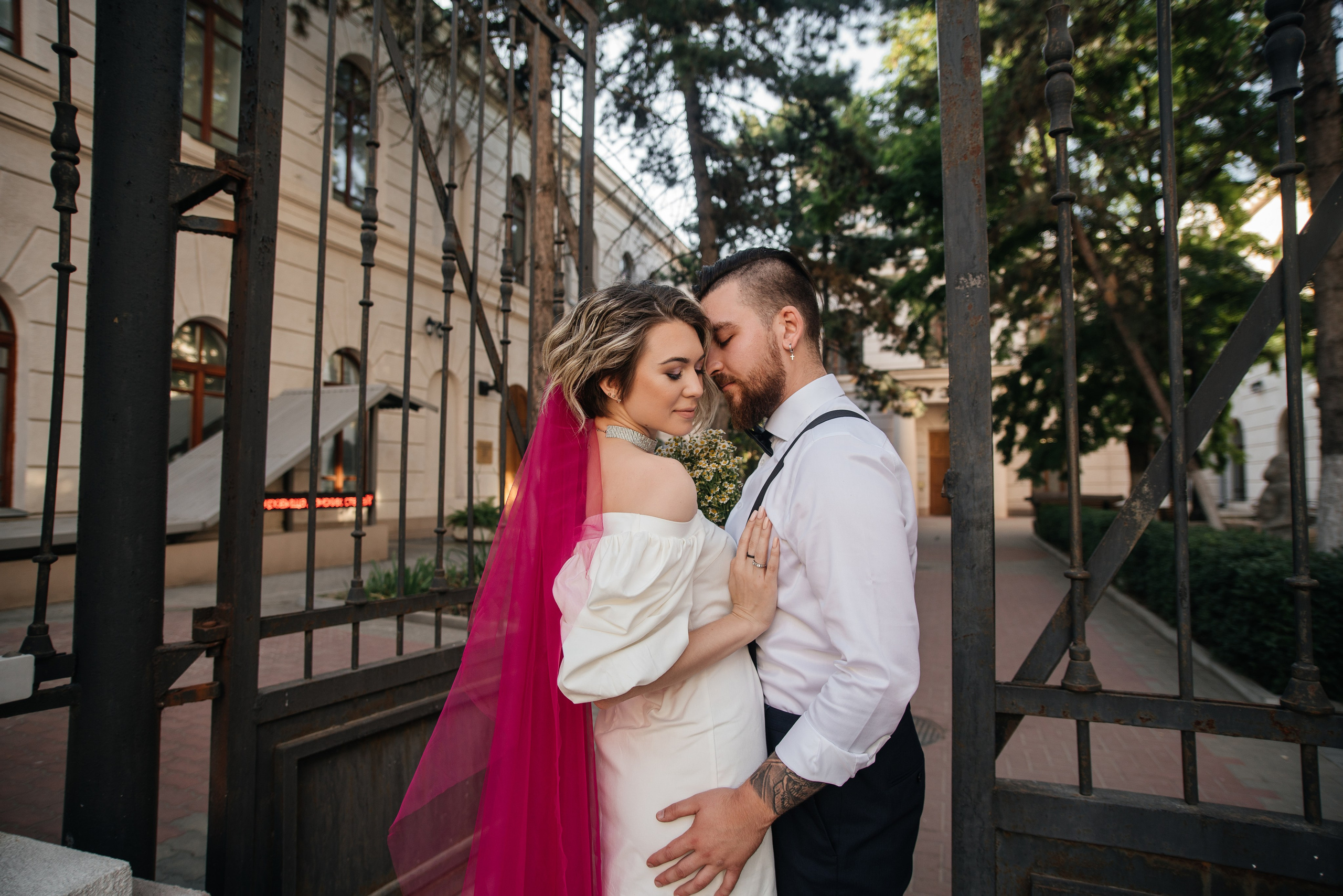 Свадебная прогулка по городу. Денис и Кристина. Свадебный и семейный фотограф Надежда Соловьева
