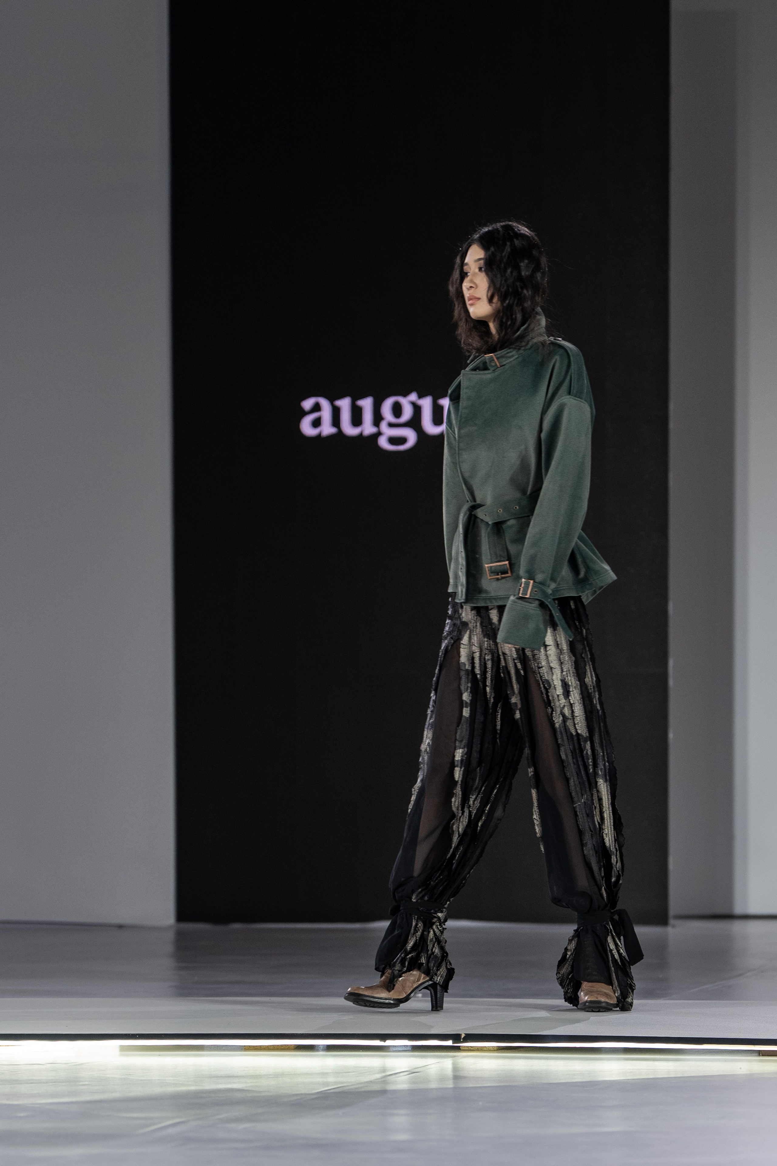 Design August. Сайт Алматинского НЮ АРТ, будуар и фэшн фотографа Дениса Карпенко