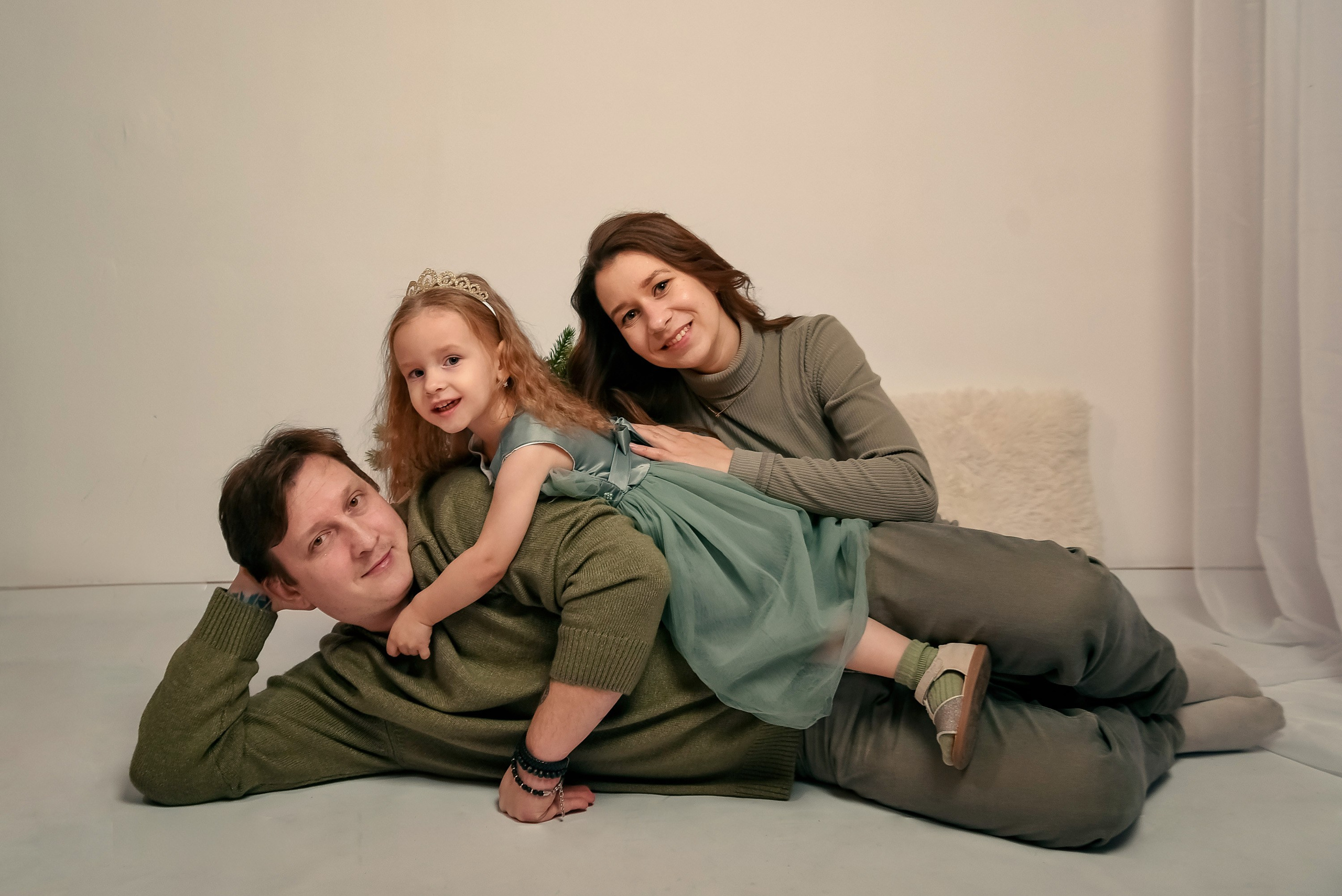 Новогодняя семейная фотосессия 2026 г. Фотограф Тула творческие фотосессии недорого Ольга Ромашина