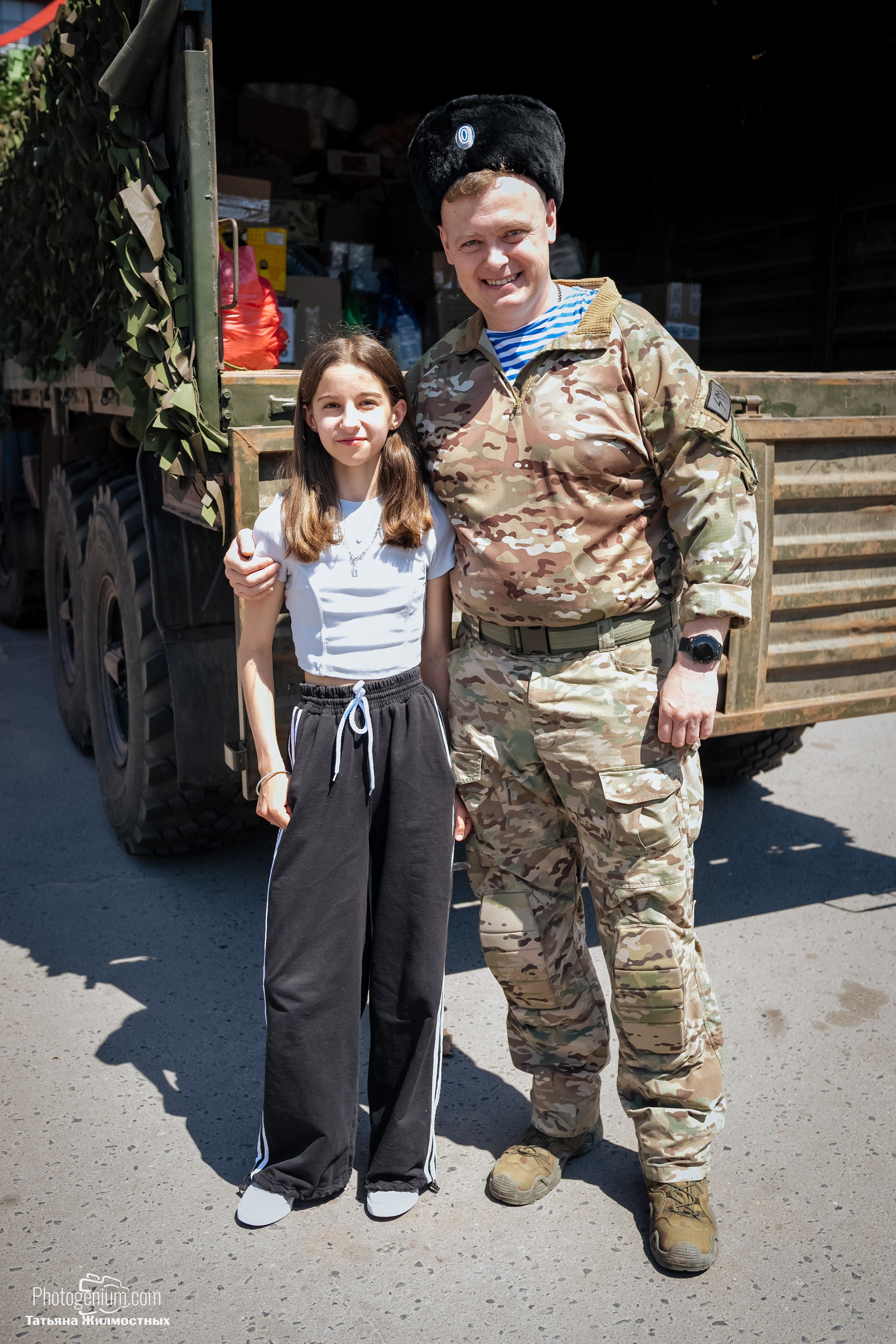 8 июня «Патриоты из Курска» сбор гуманитарной помощи у кинотеатра «Родина». Фотограф Нижний Новгород Татьяна Кейод