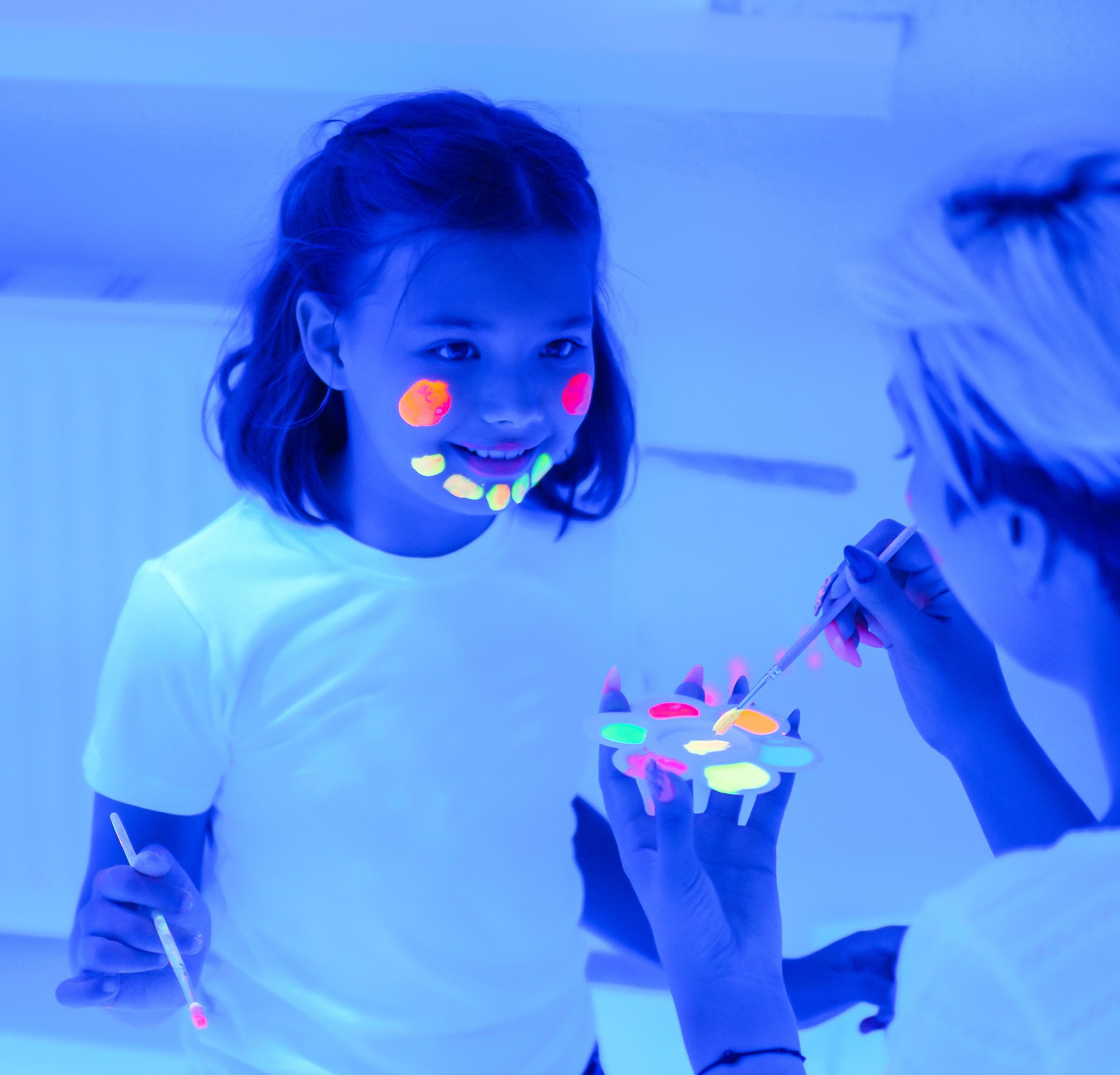 Неоновое рисование. Kids Point Saratov