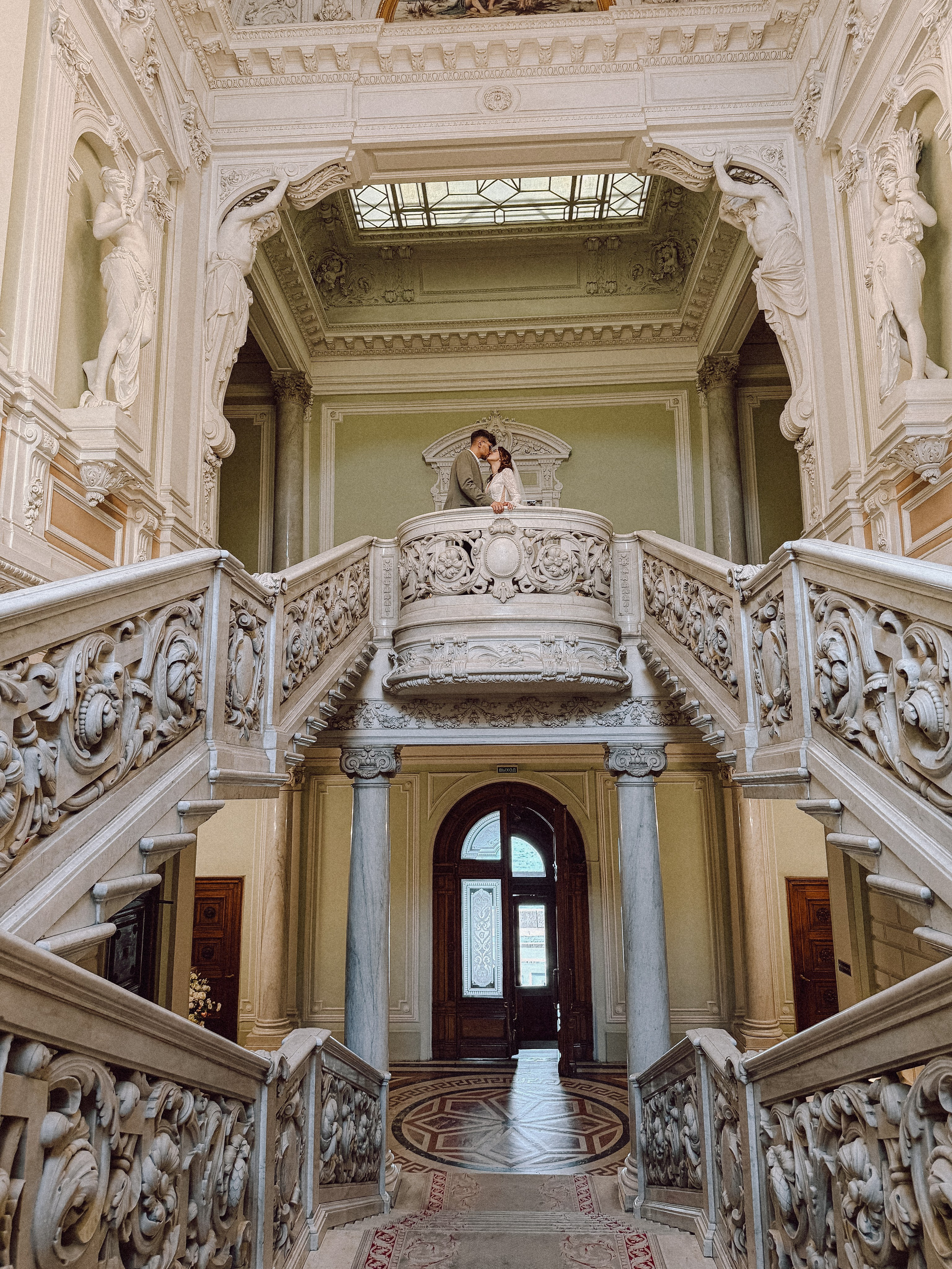 ФОТО НА ТЕЛЕФОН ВО ВРЕМЯ БРАКОСОЧЕТАНИЯ В ПЕРВОМ ДВОРЦЕ И ПРОГУЛКИ. Профессиональный фотограф, Санкт-Петербург — Виктория Богомолова