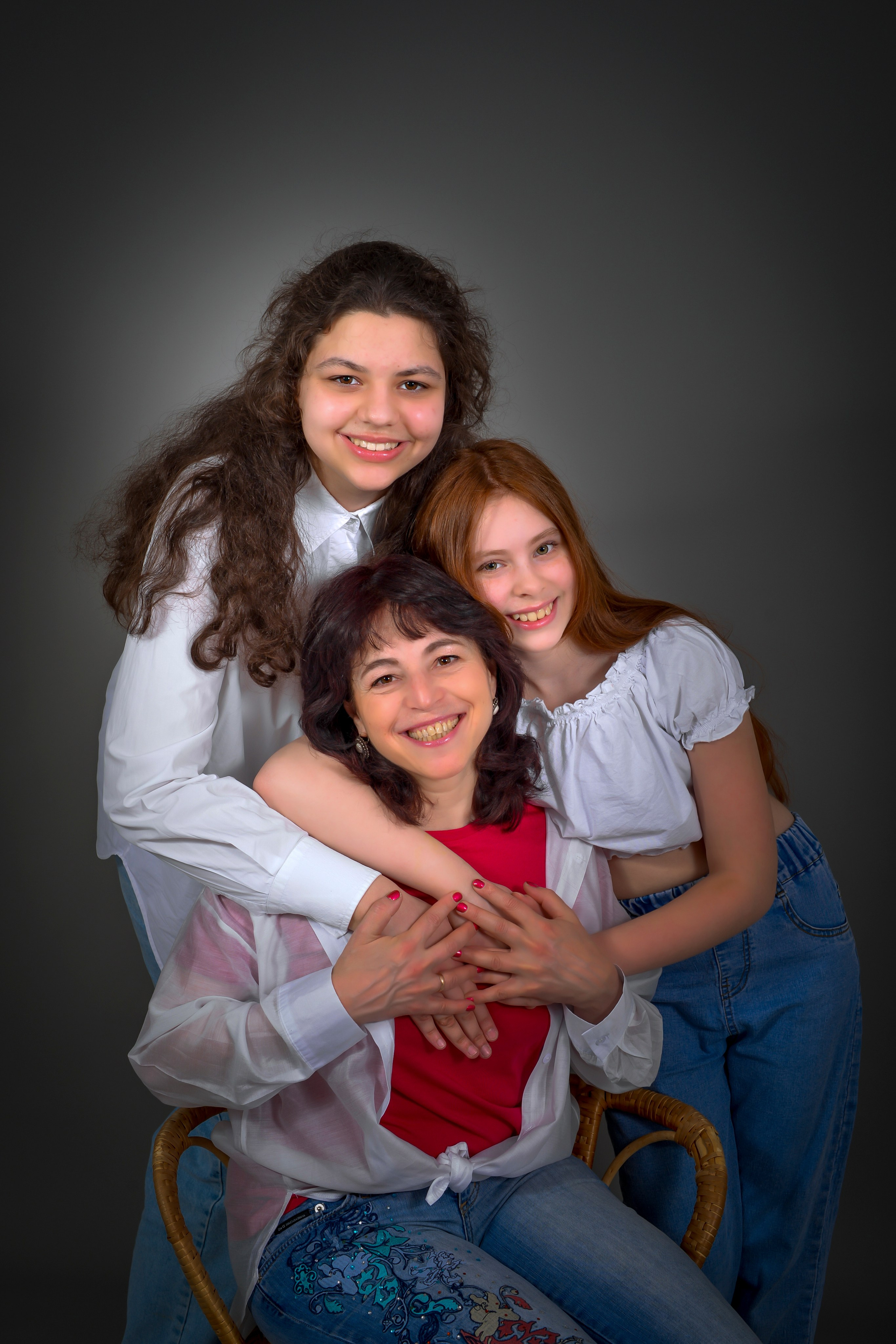 ДОЧКИ, ВНУЧКИ, БАБУШКА. Фотограф Юлия Антушева