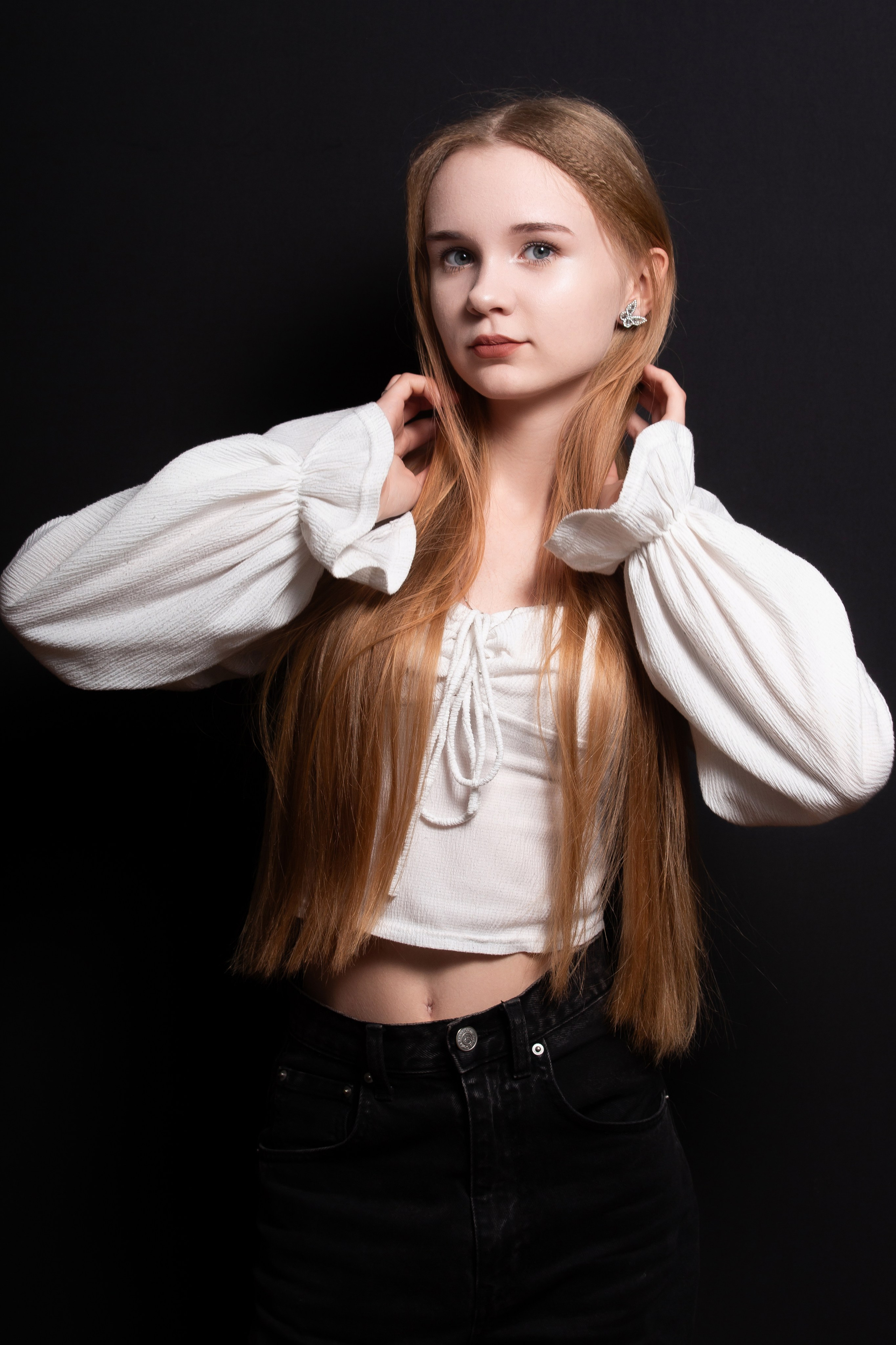 Портретная фотосессия для учеников 9 класса на чёрном фоне | Школьный фотограф Николай Богатырёв | Твой альбом / Твои правила. ТВОЙ АЛЬБОМ / ТВОИ ПРАВИЛА