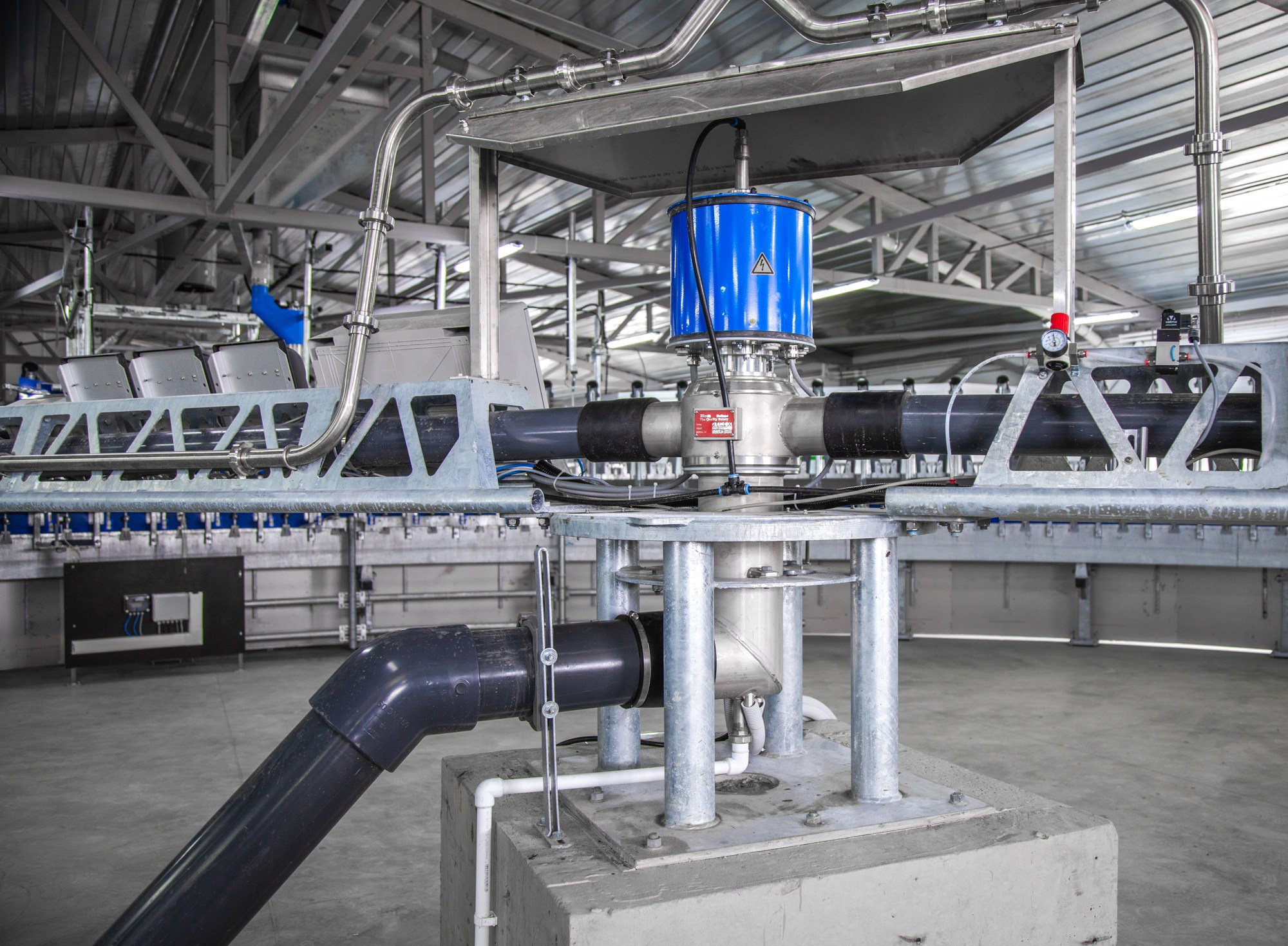 Открытие карусели для дойки скота. Репортажный, промышленный и маркетплейс-фотограф Дмитрий Чернат