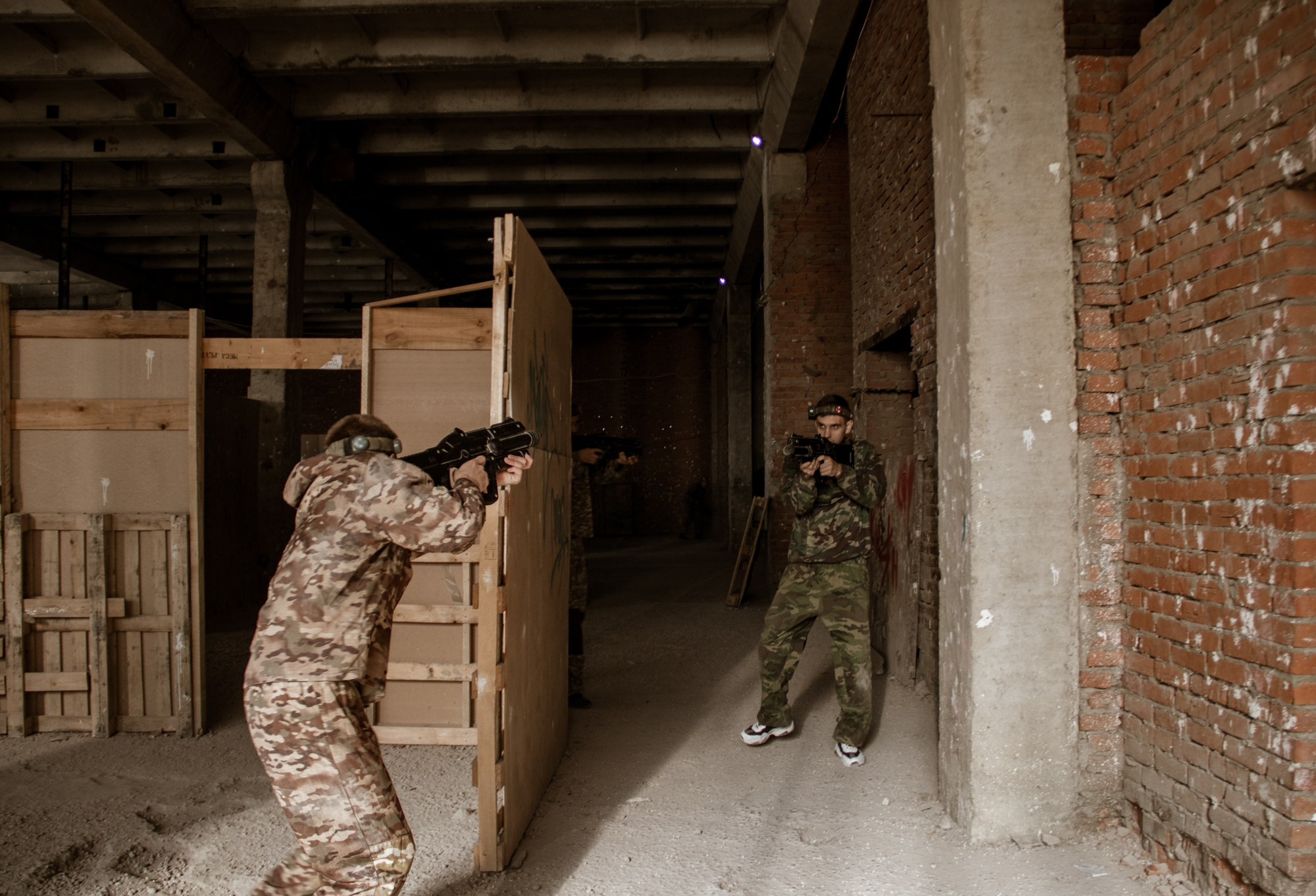 Лазертаг на заводе ЗИП. Репортажный, промышленный и маркетплейс-фотограф Дмитрий Чернат