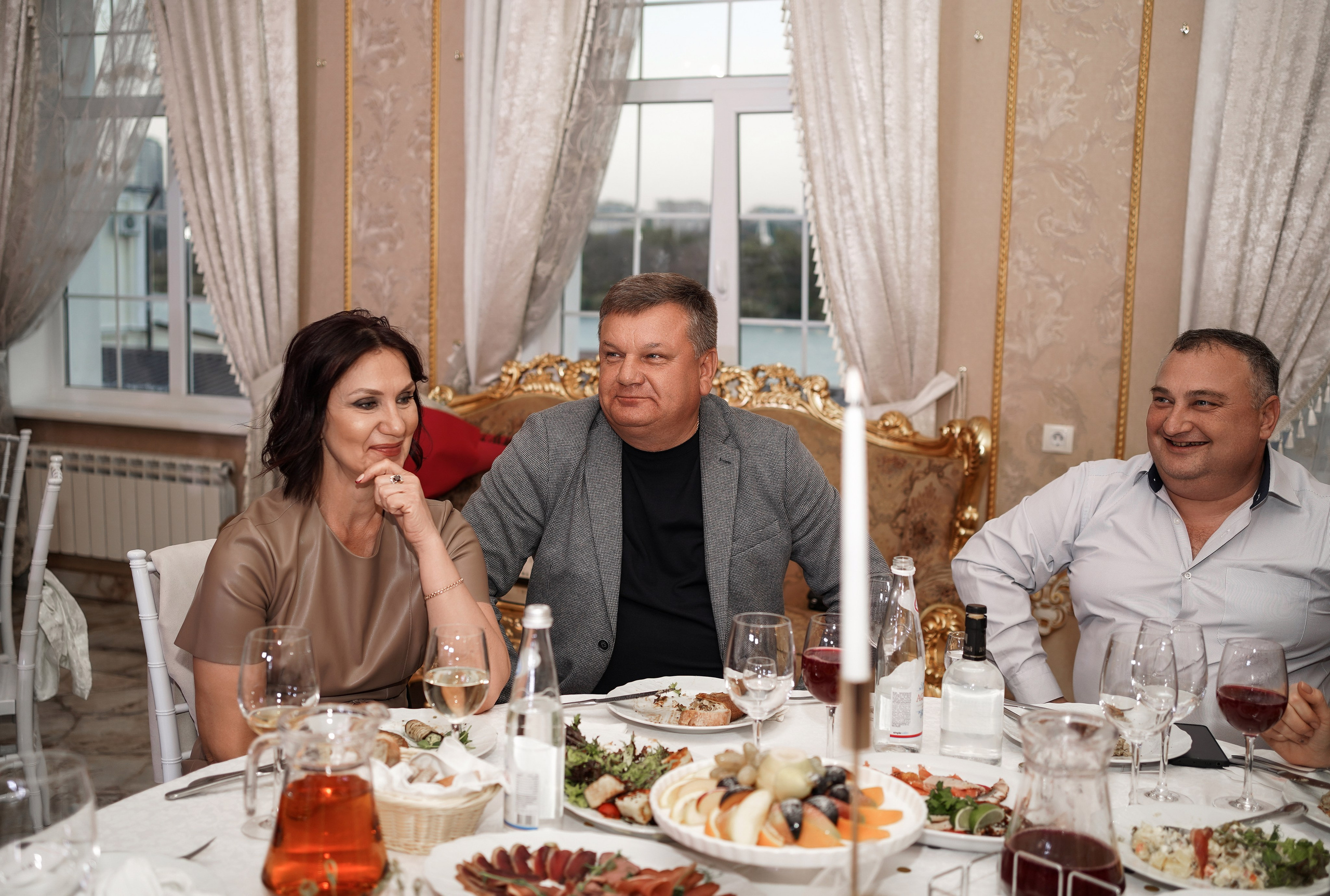 Фотосессия юбилея на Петровском причале в Ростове-на-Дону. Свадебный фотограф в Ростове-на-Дону. Таинство Крещения и Венчания, семейные фотосессии. Алёна Чёботова