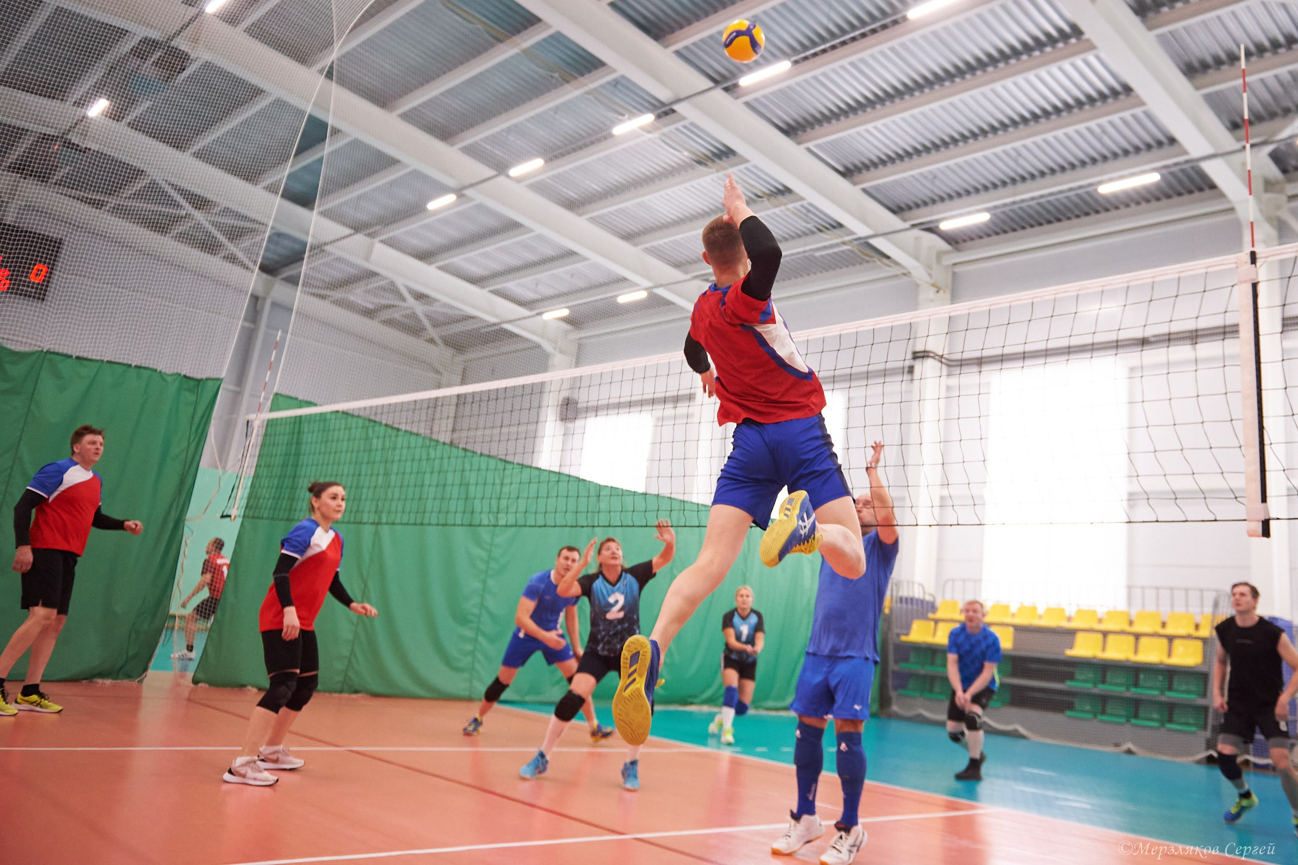 Новогодний волейбольный турнир. Ижевск. 16.12.23. Спортивный репортажный фотограф в Ижевске Сергей Мерзляков