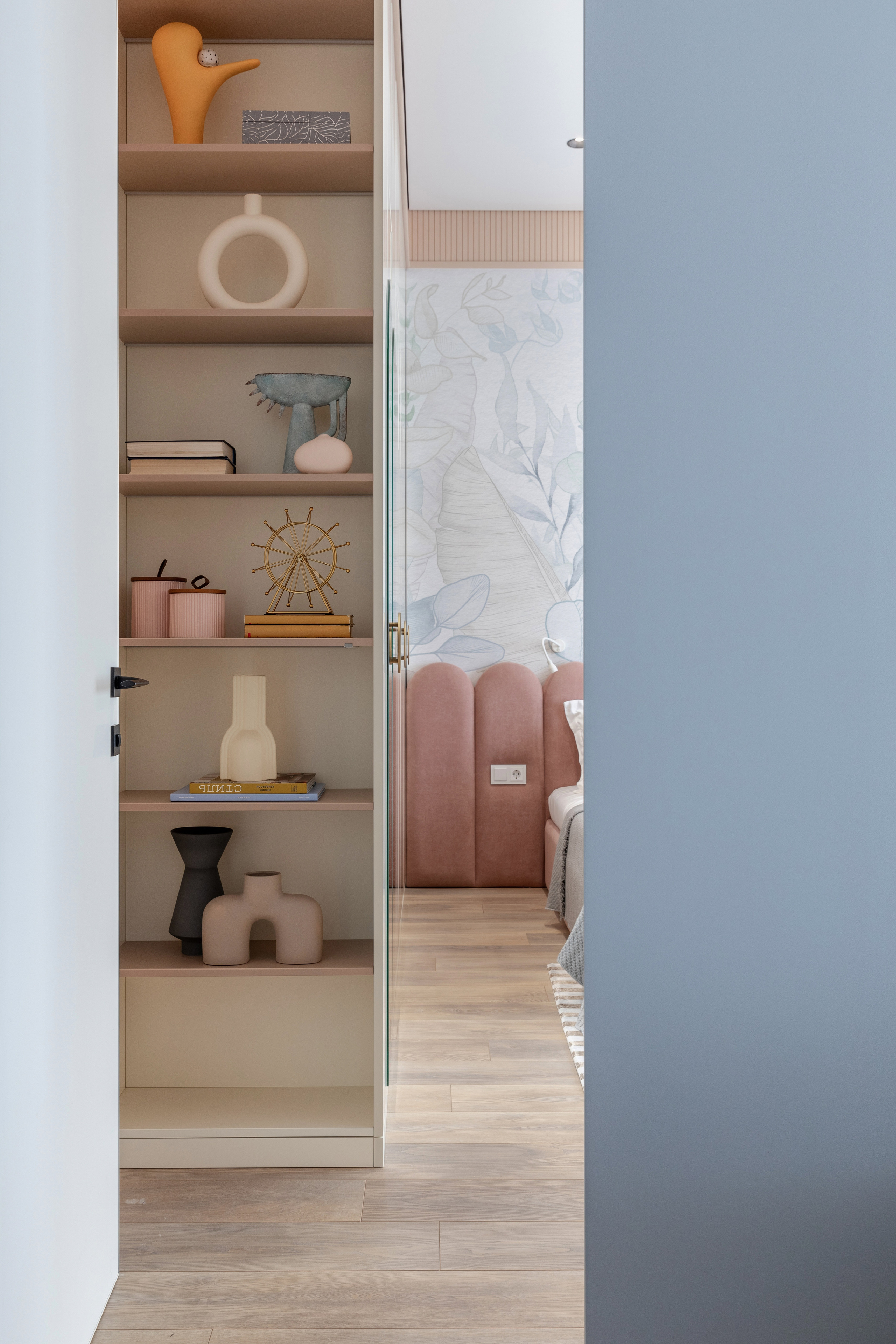 Дизайн проект Ирины Кацер @artel_design_sochi Публикация в журнале «HIHOME». Интерьерный фотограф в Сочи Владислав Нагин