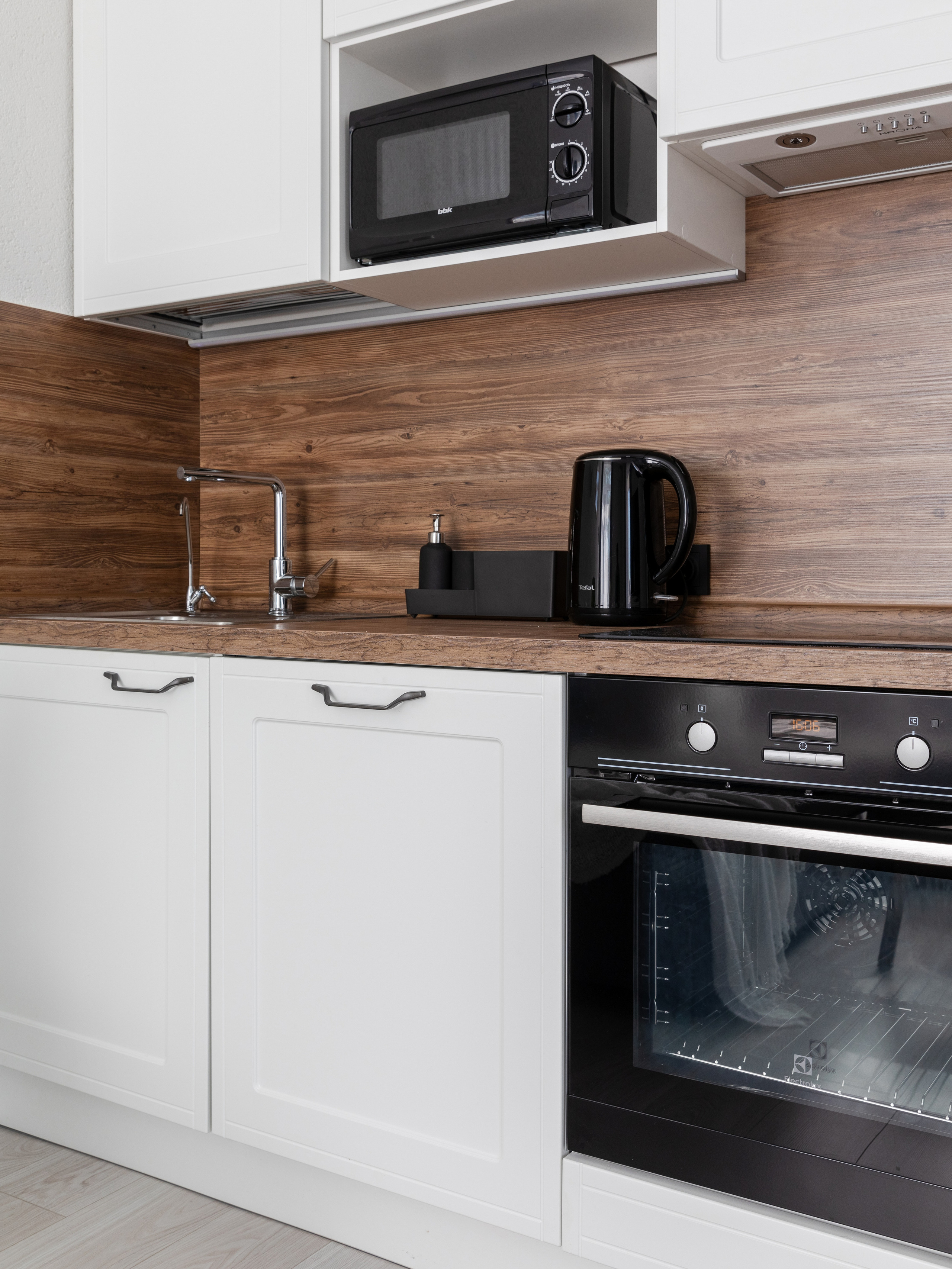 Интерьерная фотосъемка номера в гостевом доме Горный воздух. Интерьерный фотограф в Сочи Владислав Нагин