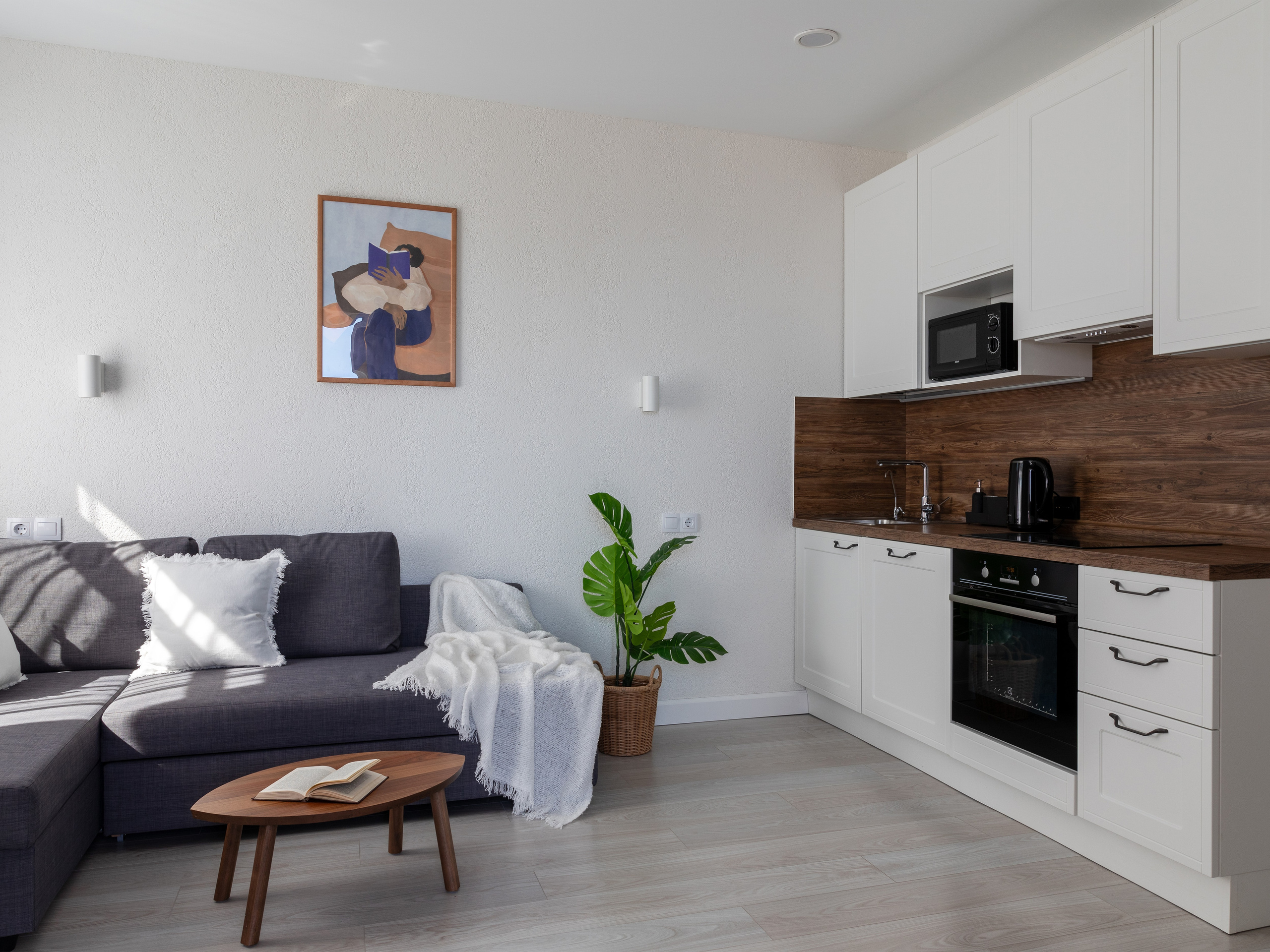 Интерьерная фотосъемка номера в гостевом доме Горный воздух. Интерьерный фотограф в Сочи Владислав Нагин