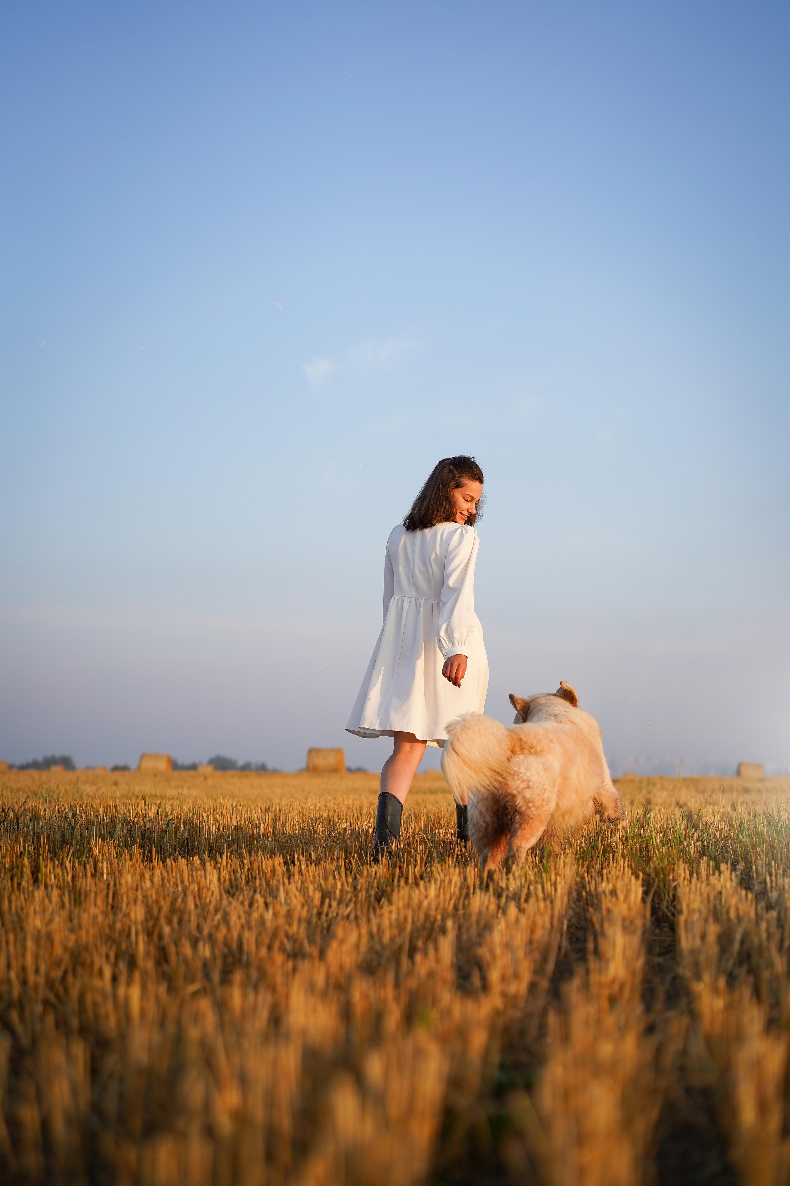 Настя и Арчи в полях. Фотограф-анималист в Санкт-Петербурге Яна Мартынова