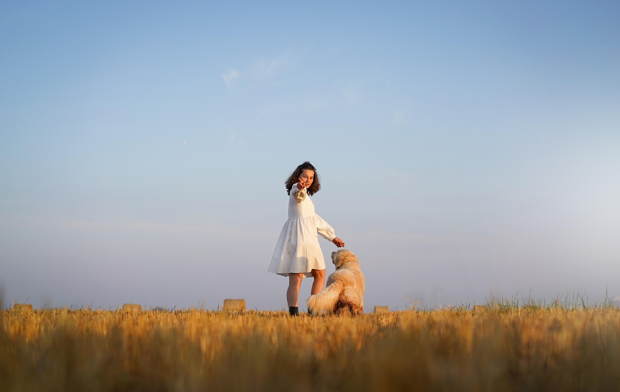 Настя и Арчи в полях. Фотограф-анималист в Санкт-Петербурге Яна Мартынова