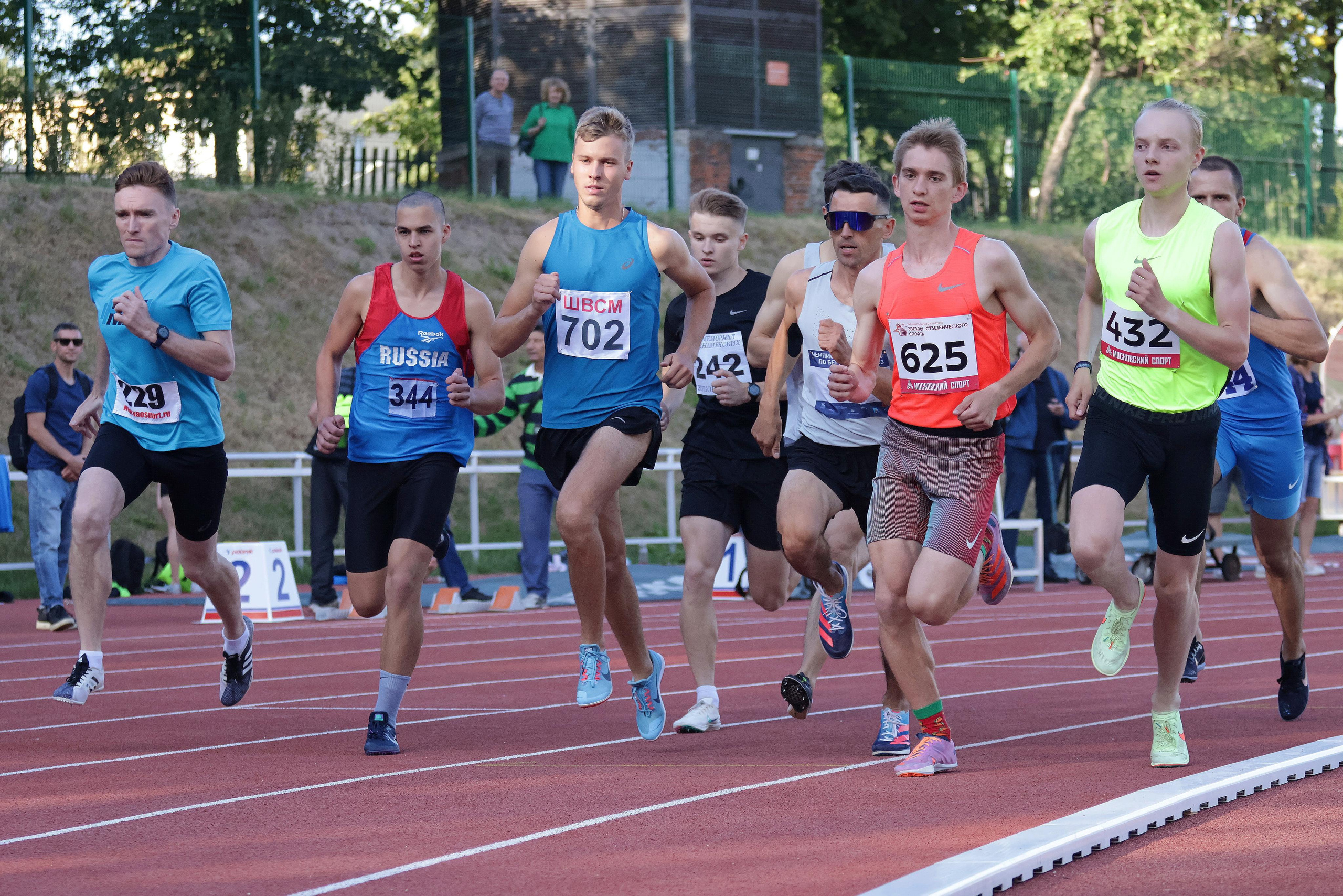 Старт беговой дистанции по легкой алтелике