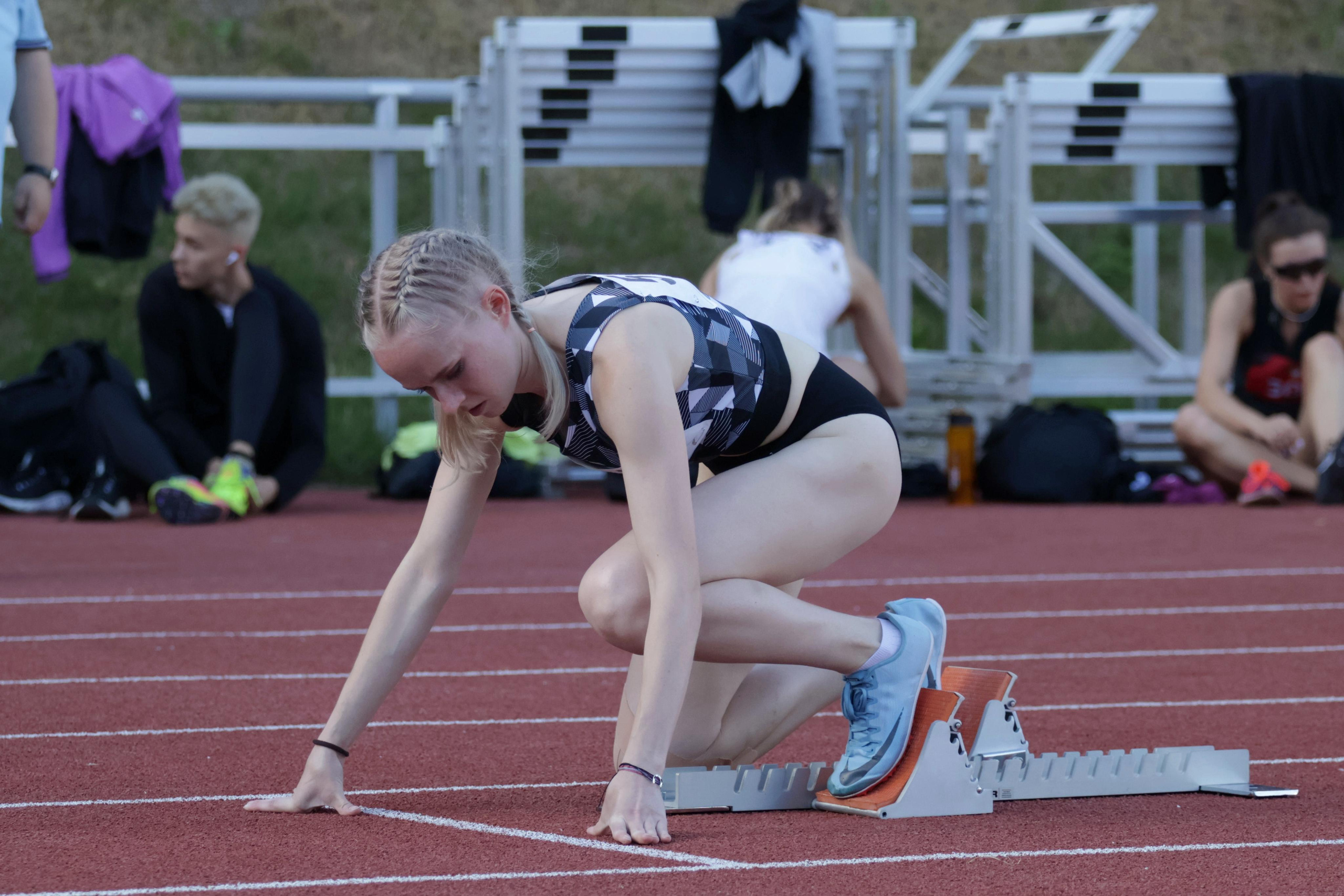 Старт с колодок у женщин на чемпионате Москвы по легкой атлетике