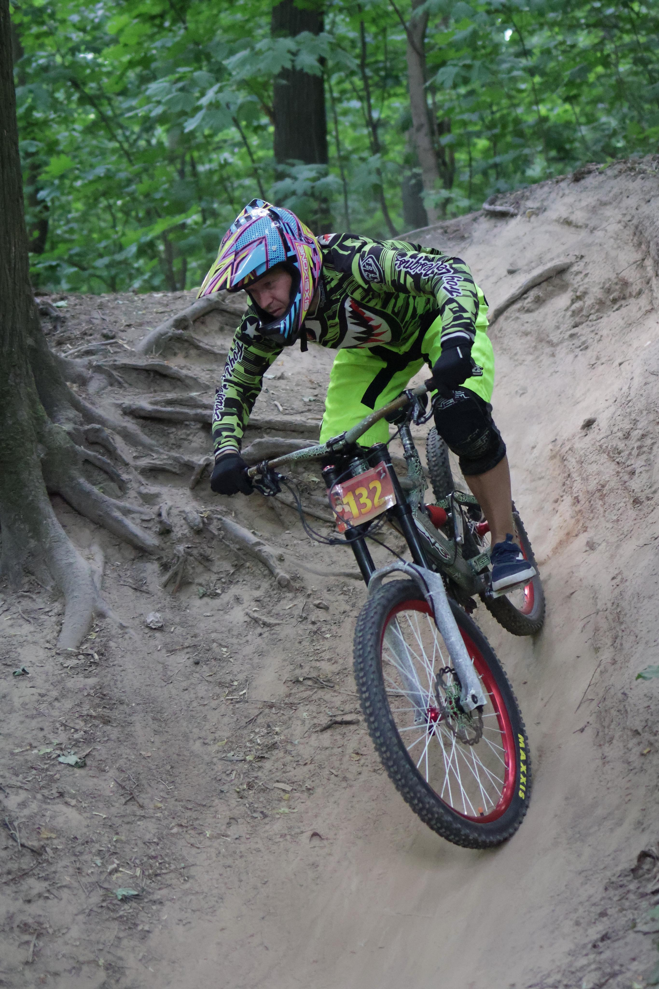 Тренировочные заезды на время на велосипедах по горкам Филевского парка