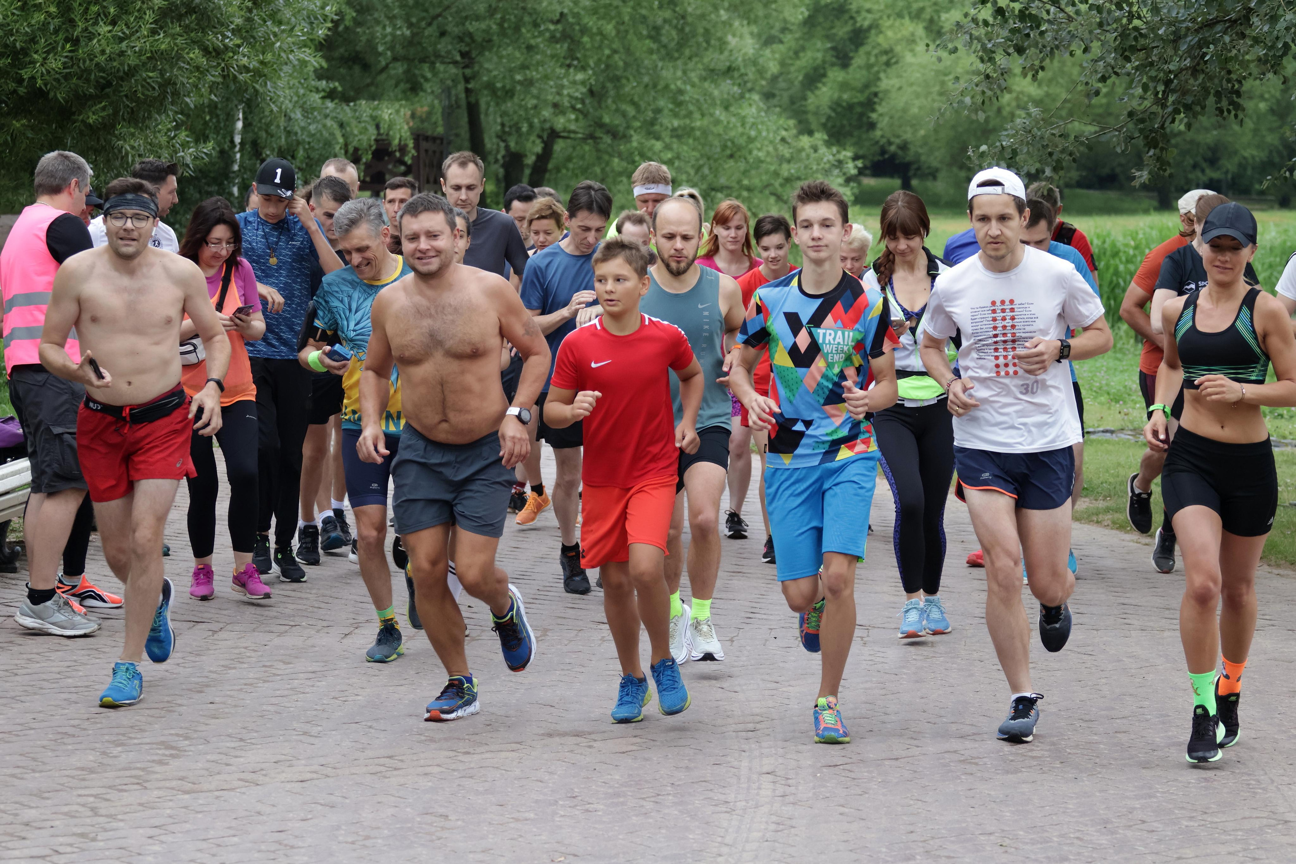 Дружеский забег в субботу в 9 утра на 5 км - Забеги в Царицино. Старт участников