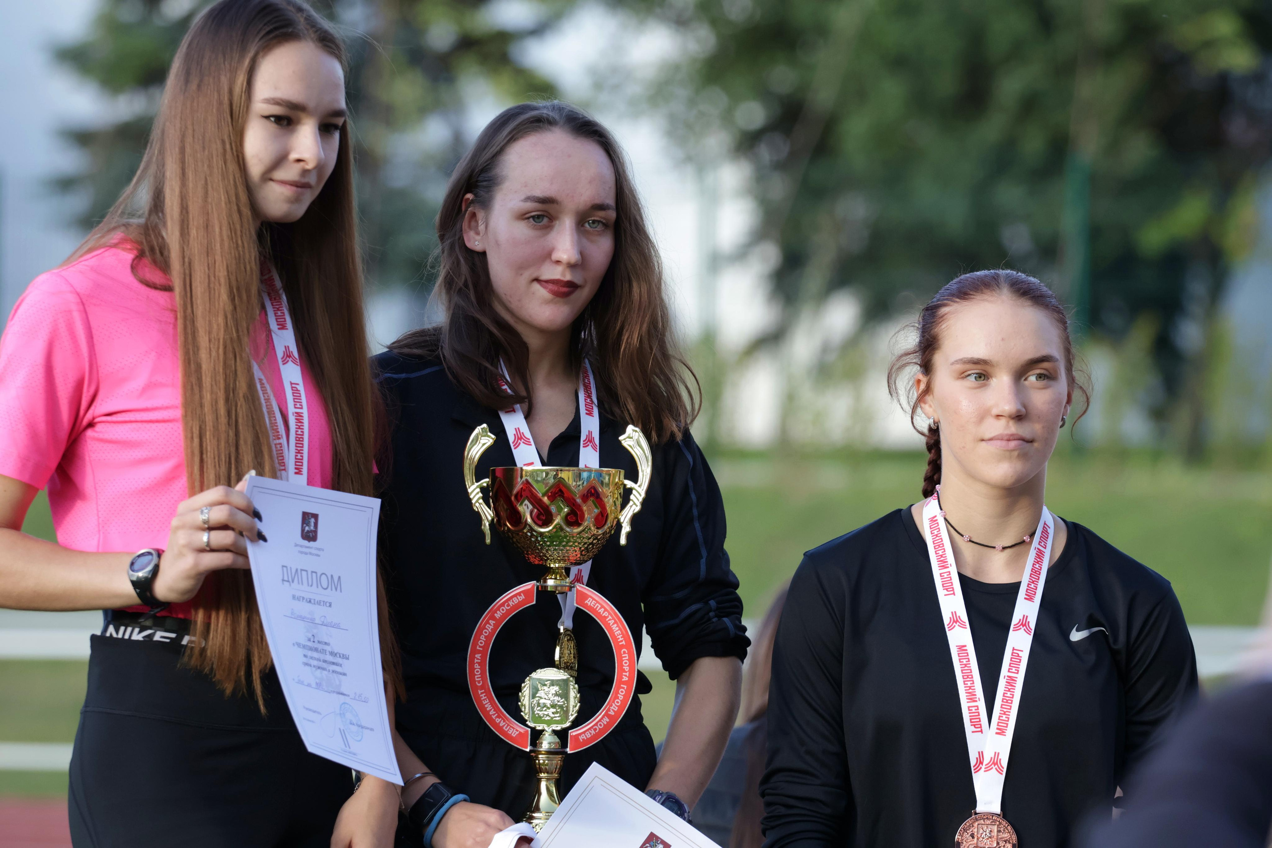 Победители соревнований по легкой атлетике среди женщин