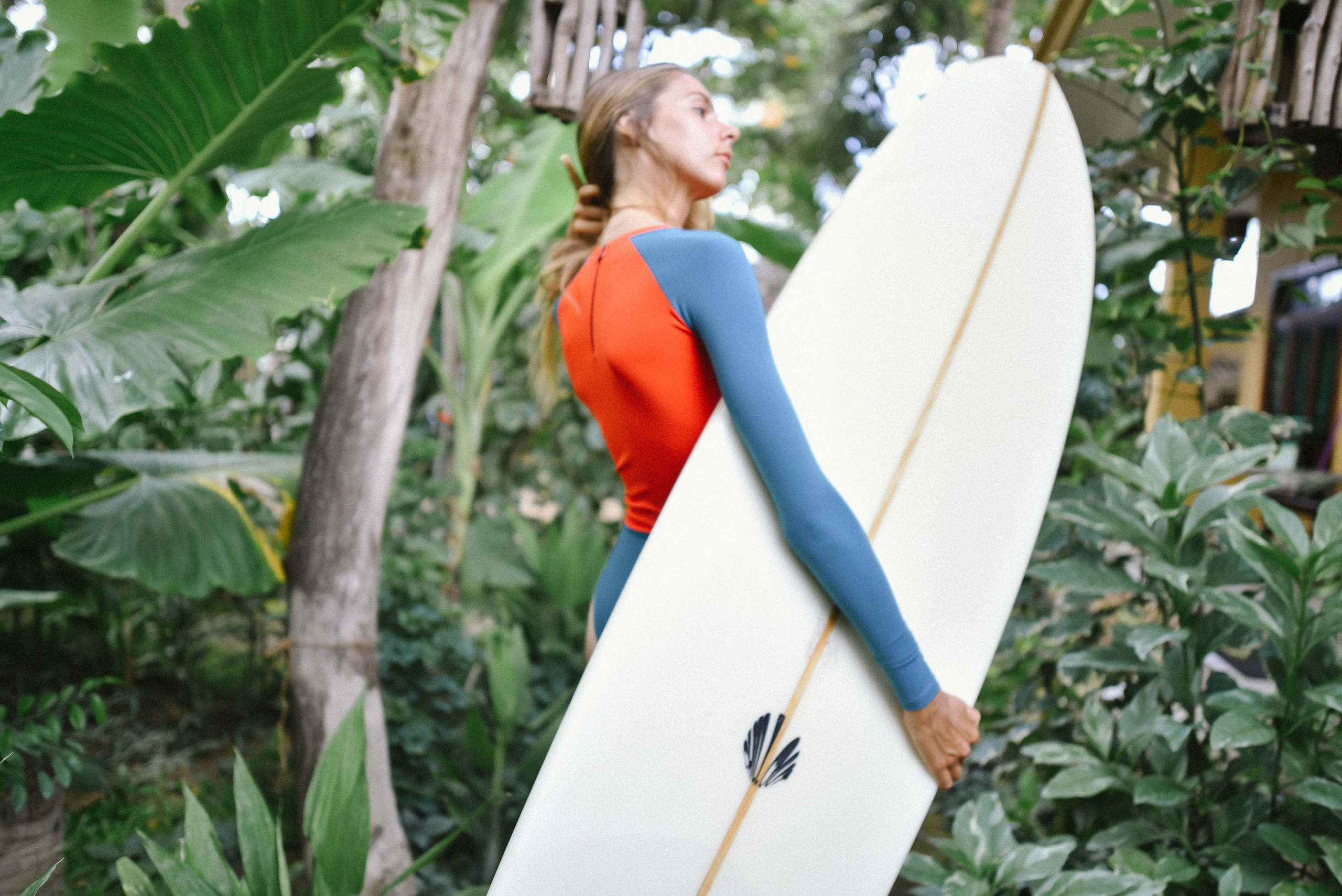 Съемка серфинга с воды в Аругам Бэй | Девушка на волнах восточного побережья. Фотограф на Шри-Ланке