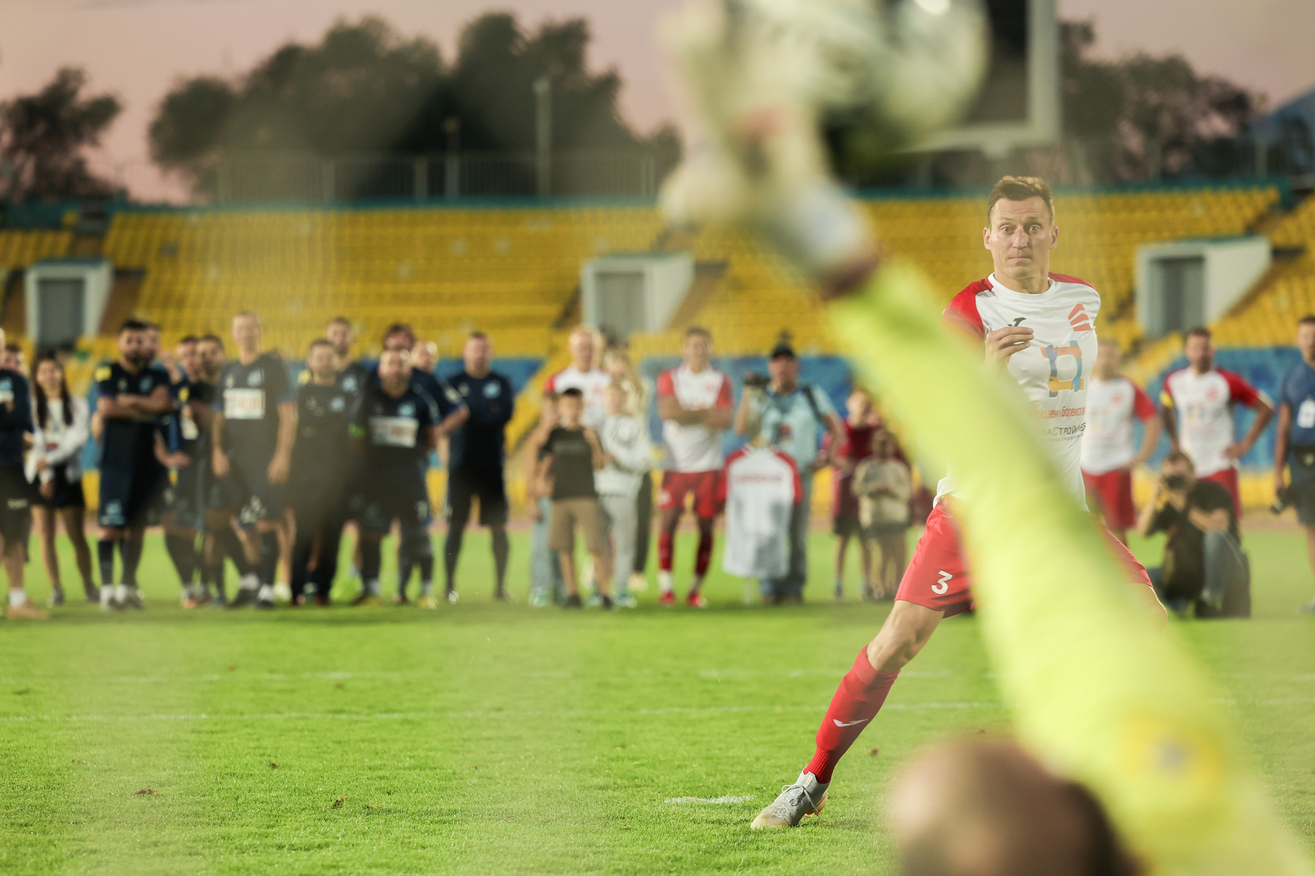 Благотворительный футбольный матч Друзья Бурмистрова vs ФК Fight Nights. Спортивный репортажный фотограф Казань Нафис Сиразетдинов