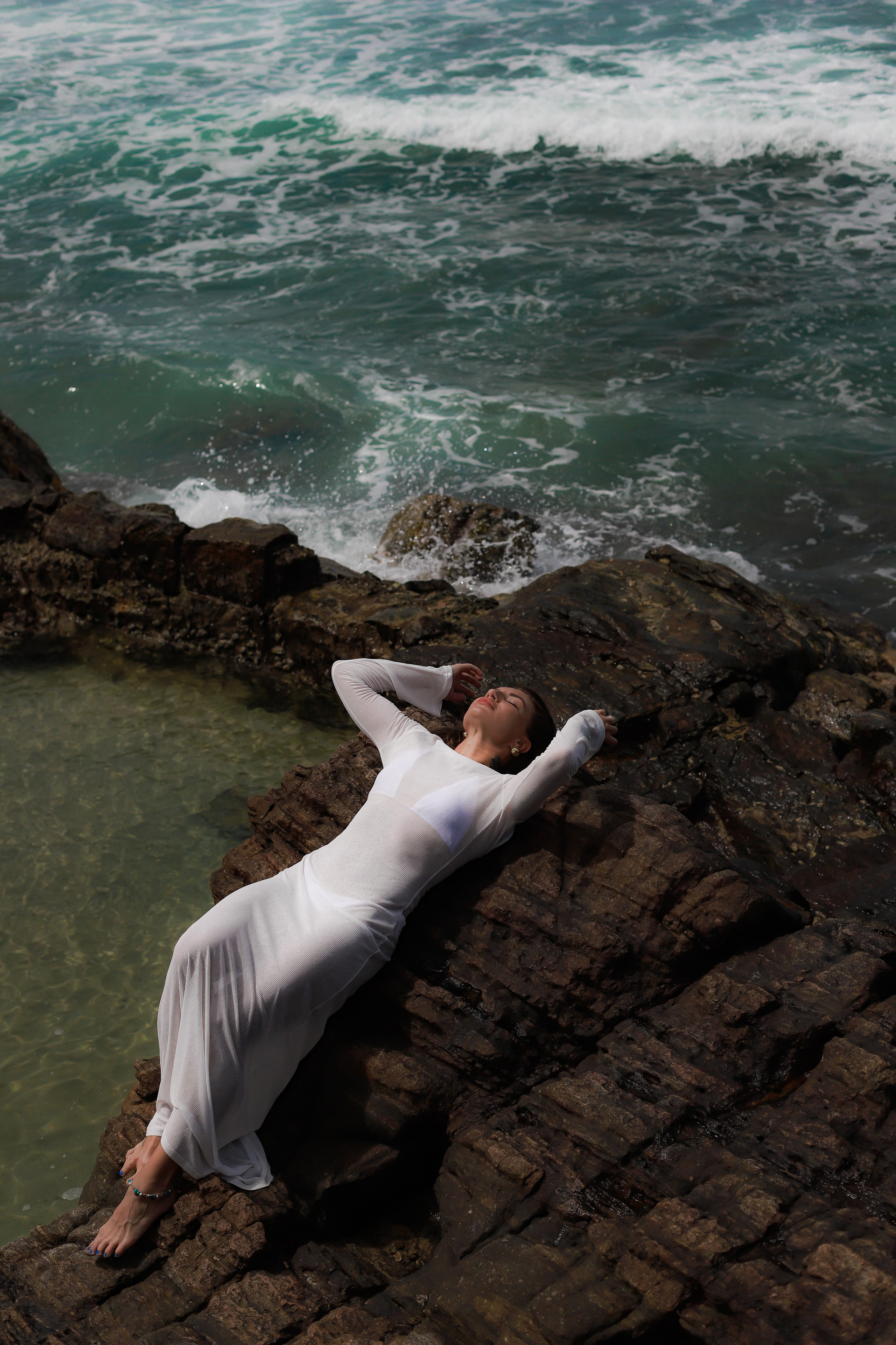 Эстетичные кадры на пляже Coconut Beach: девушка в тропическом раю | Фотосессия на Шри-Ланке. Фотограф на Шри-Ланке