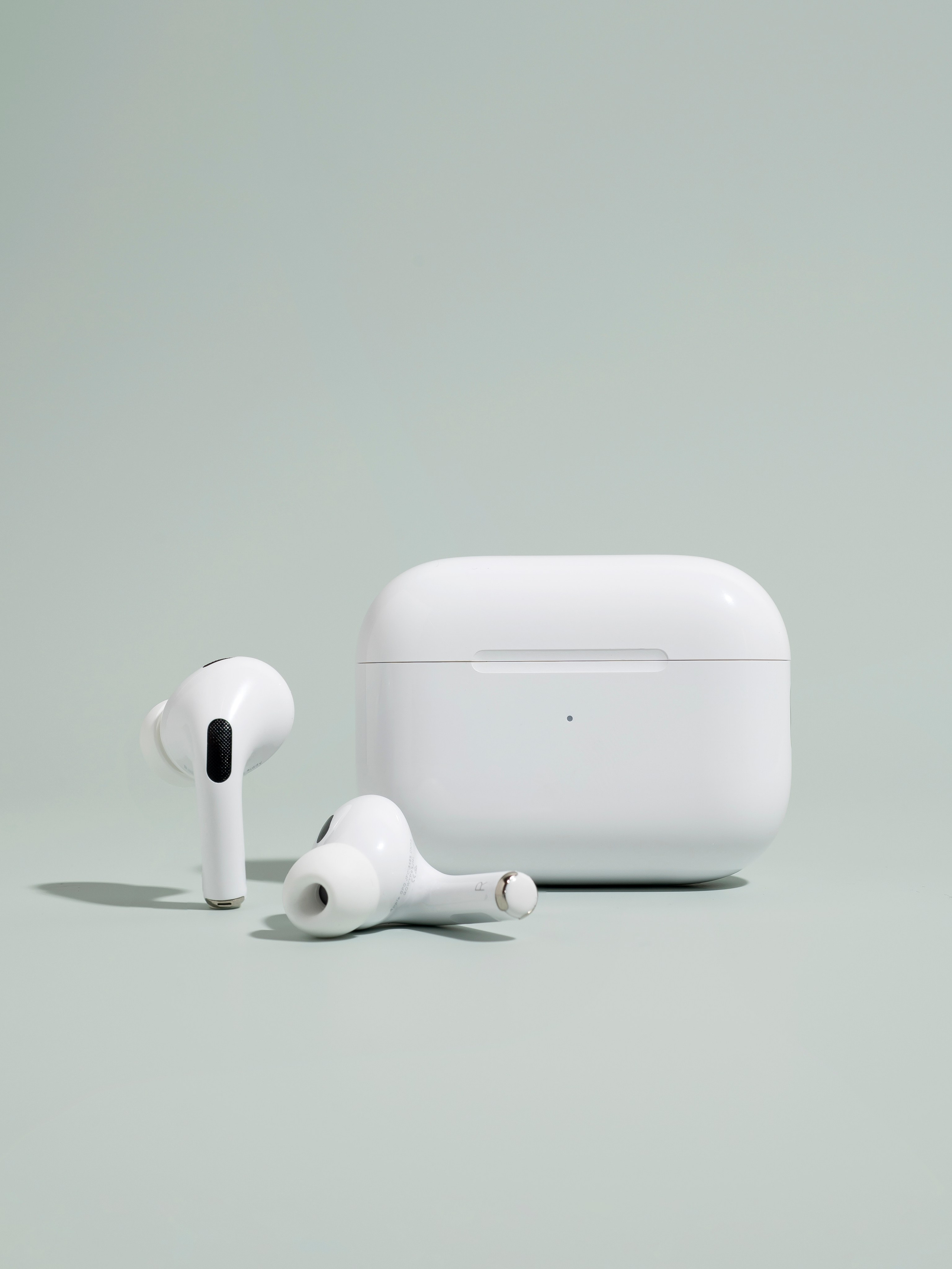 Каталожная фотосъемка наушников airpods