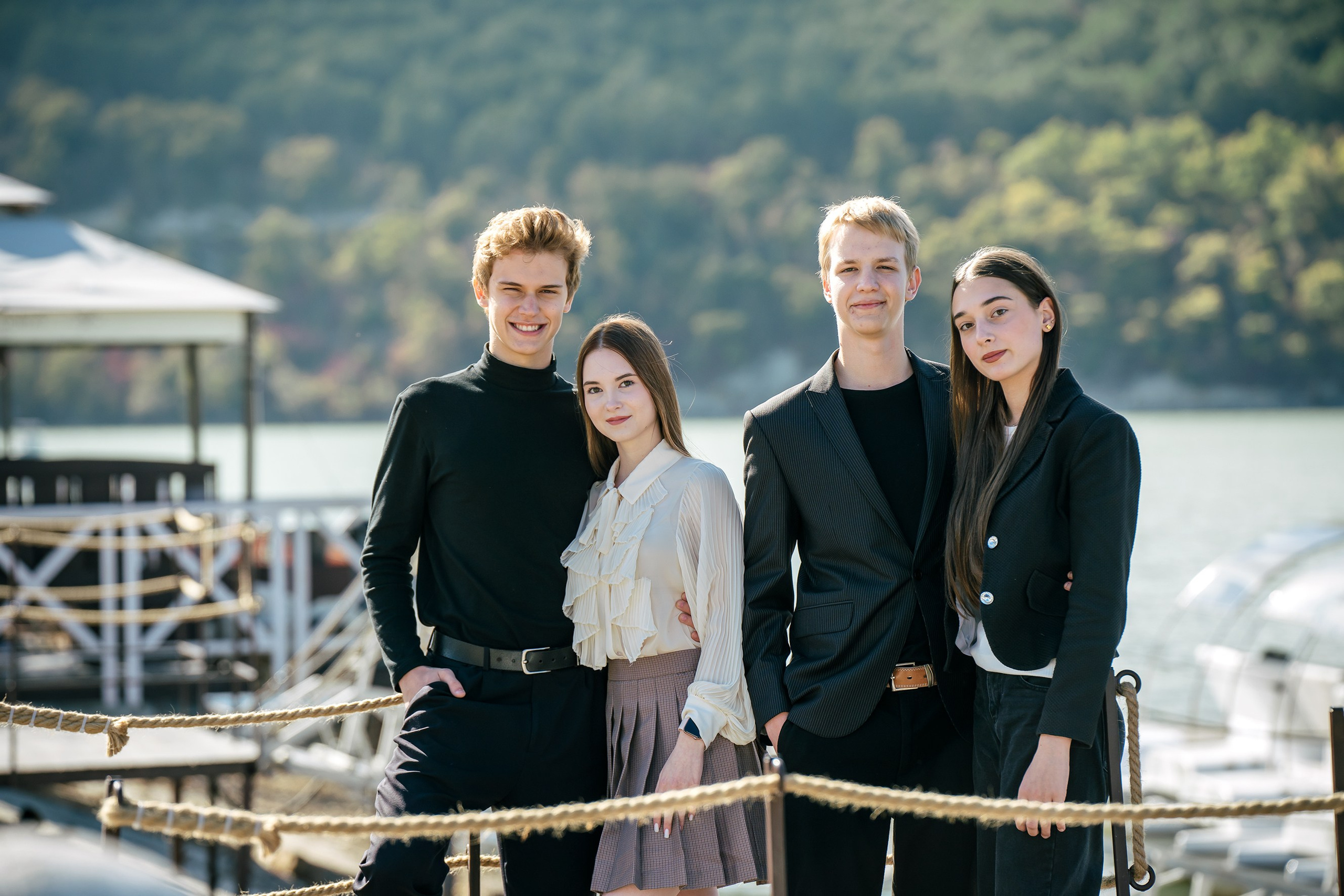 Фотографии с друзьями. Выпускные альбомы, школьные фотосессии в городе Новороссийске