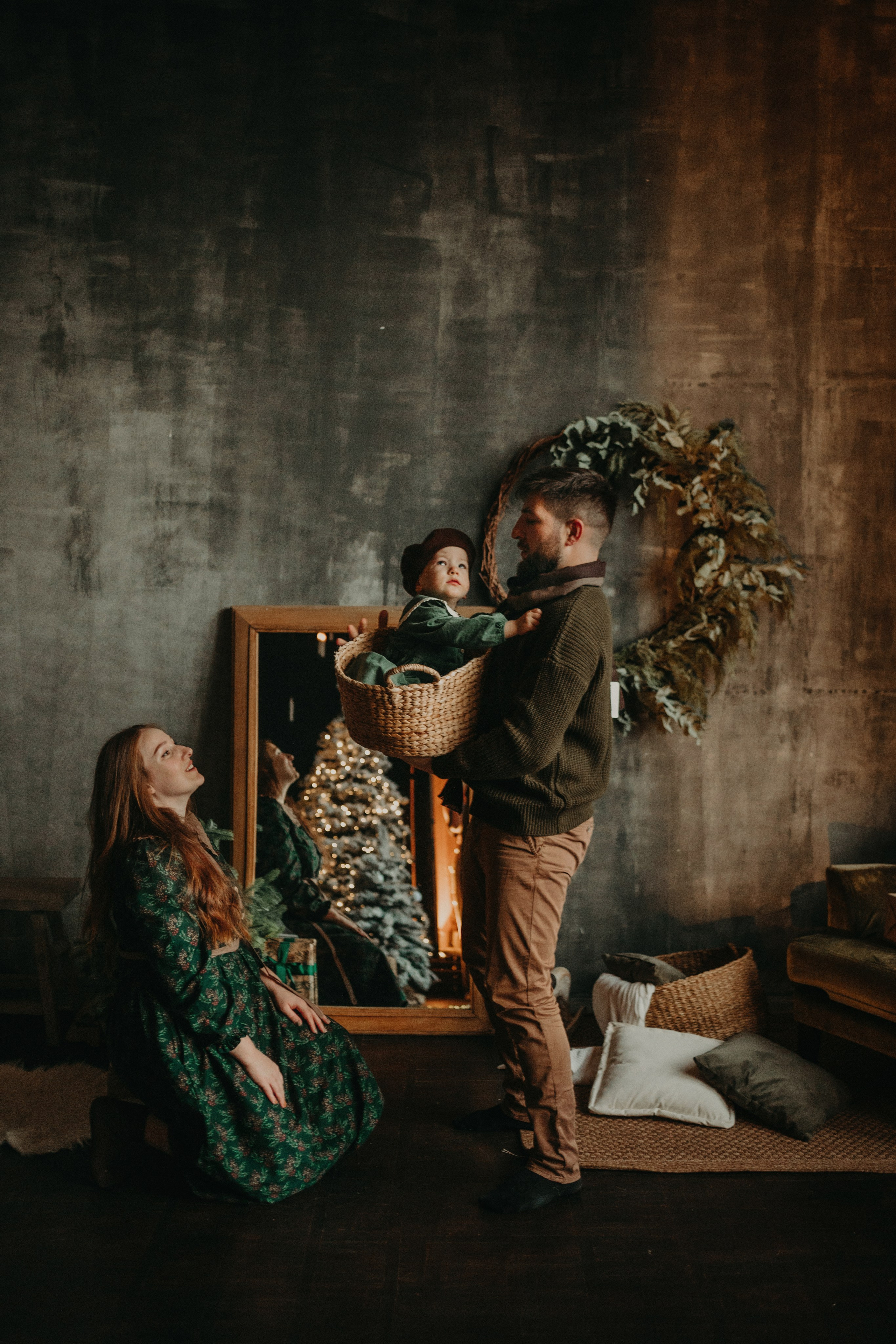 Семейные новогодние в темной студии 2024\2025. Фотограф в Краснодаре Евгения Михаевич