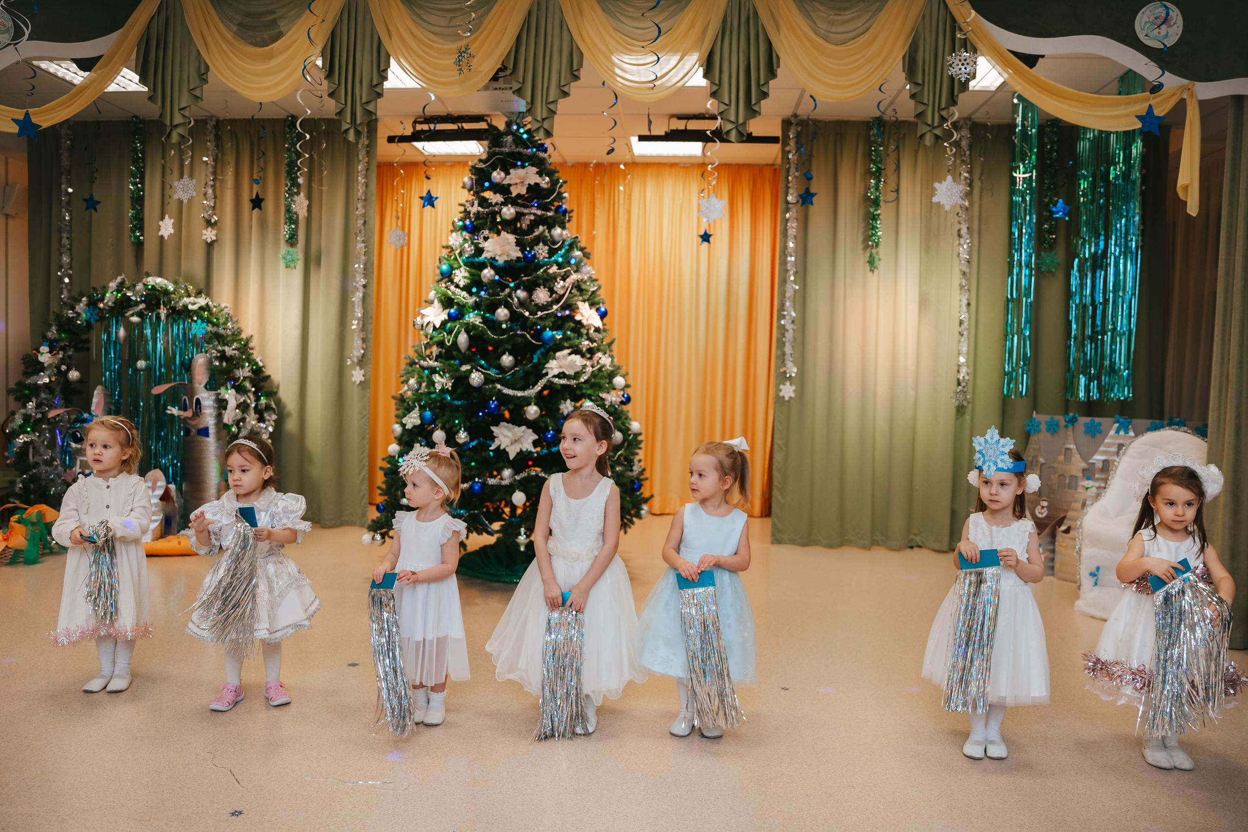 Новогодний утренник в младшей группе. Семейный lifestyle фотограф в Санкт-Петербурге Людмила Пахомова