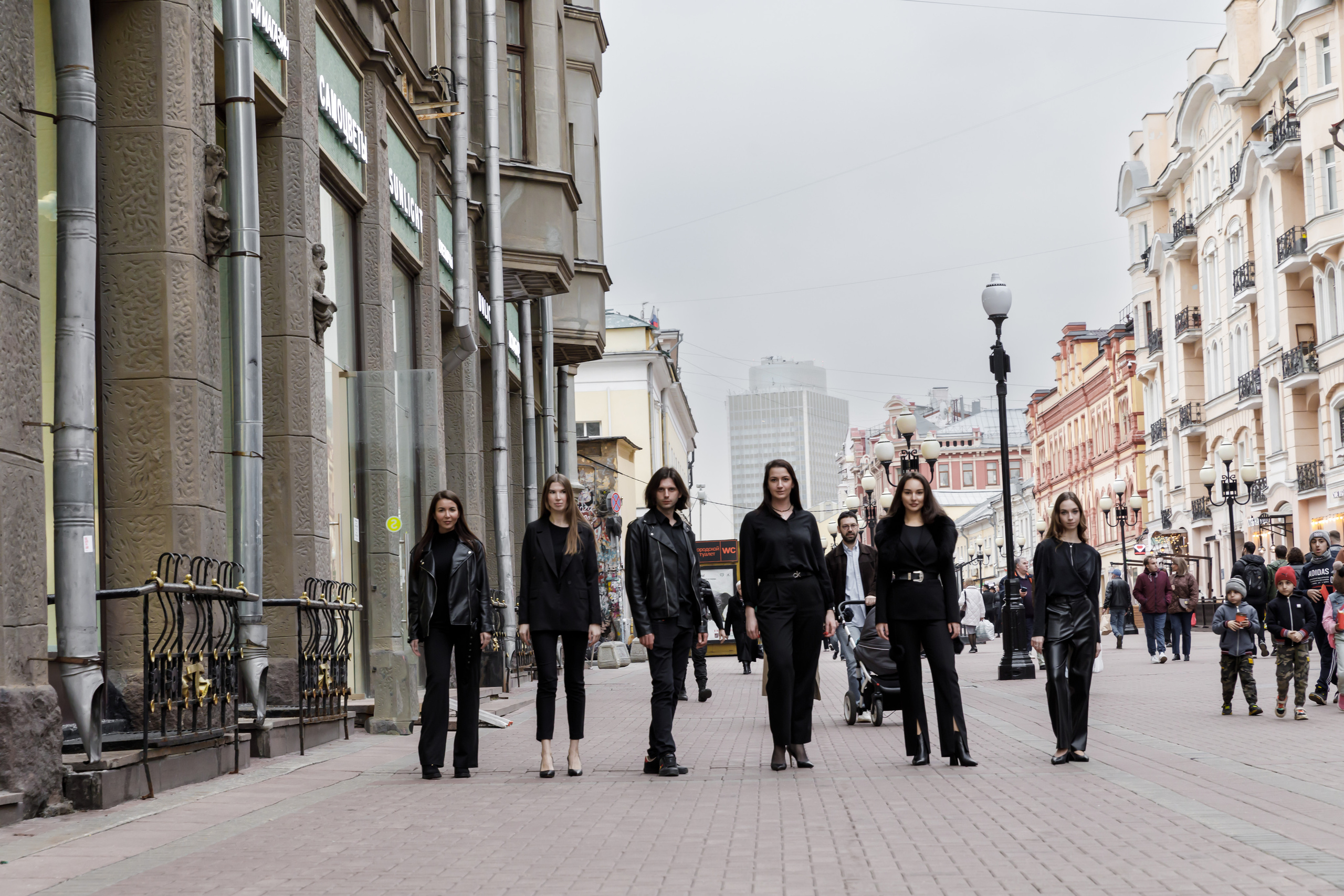 Шуточное дефиле на Арбате. Фотограф в Москве Слуцкая Наталья, репортаж, портрет, контент