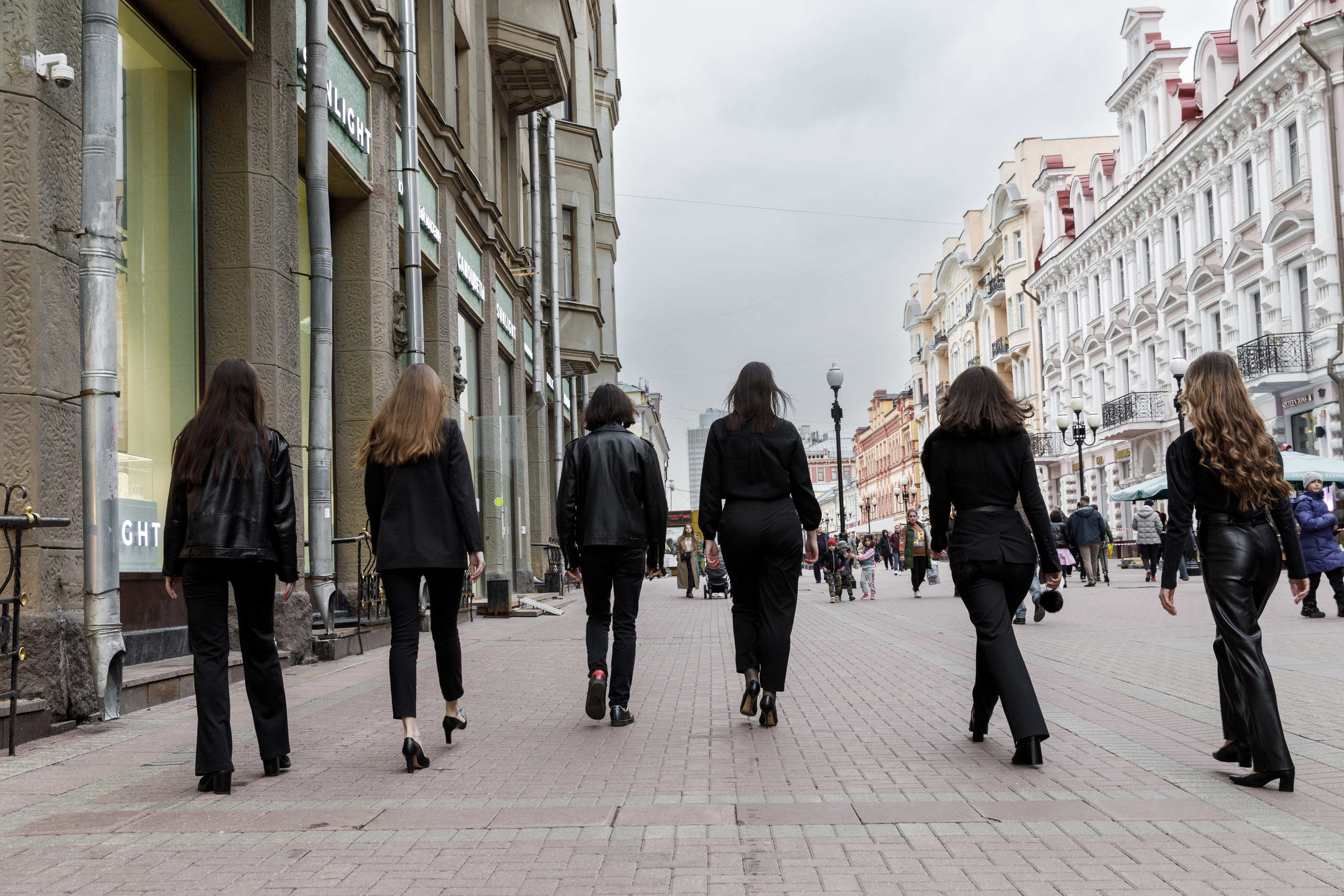 Шуточное дефиле на Арбате. Фотограф в Москве Слуцкая Наталья, репортаж, портрет, контент