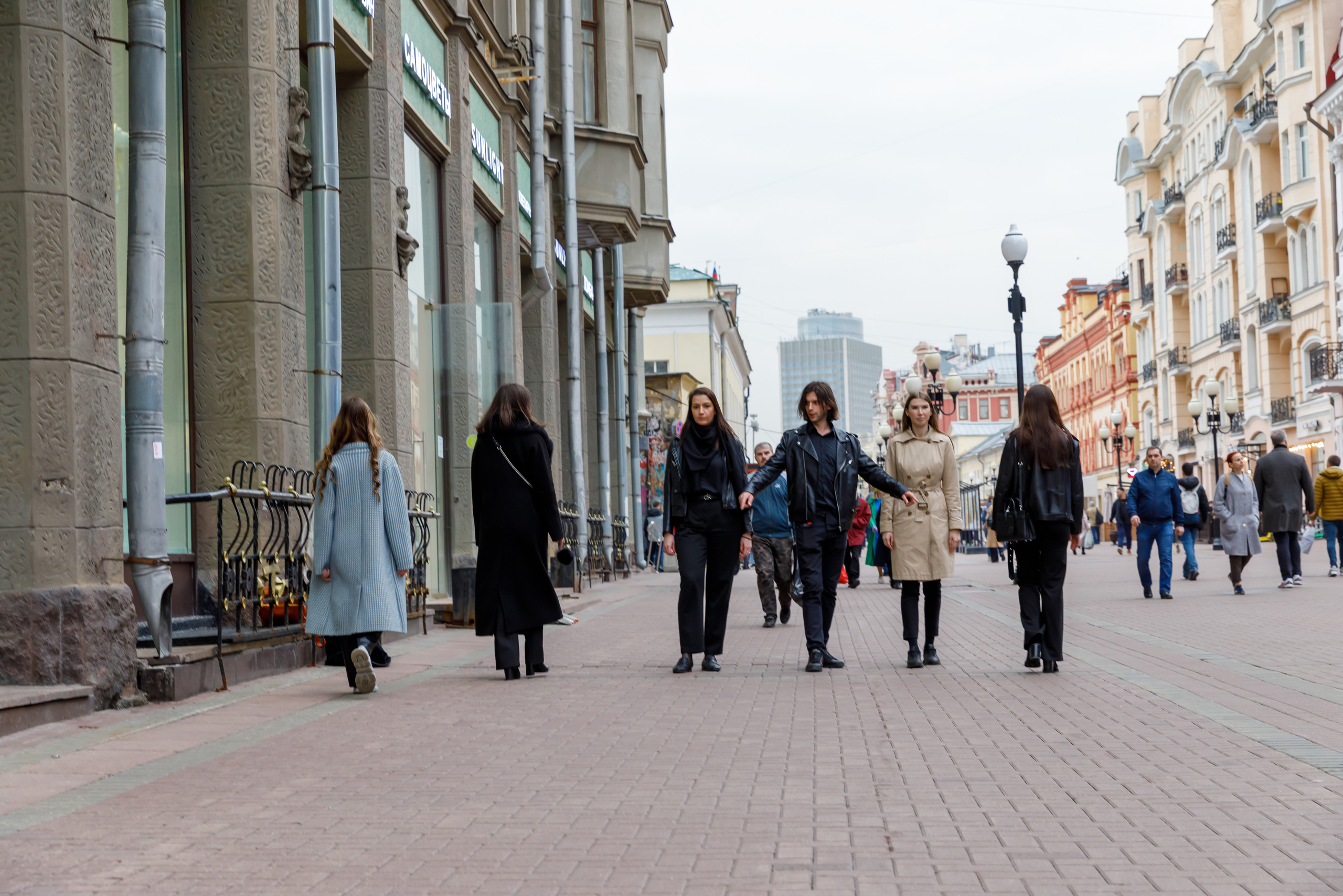 Шуточное дефиле на Арбате. Фотограф в Москве Слуцкая Наталья, репортаж, портрет, контент