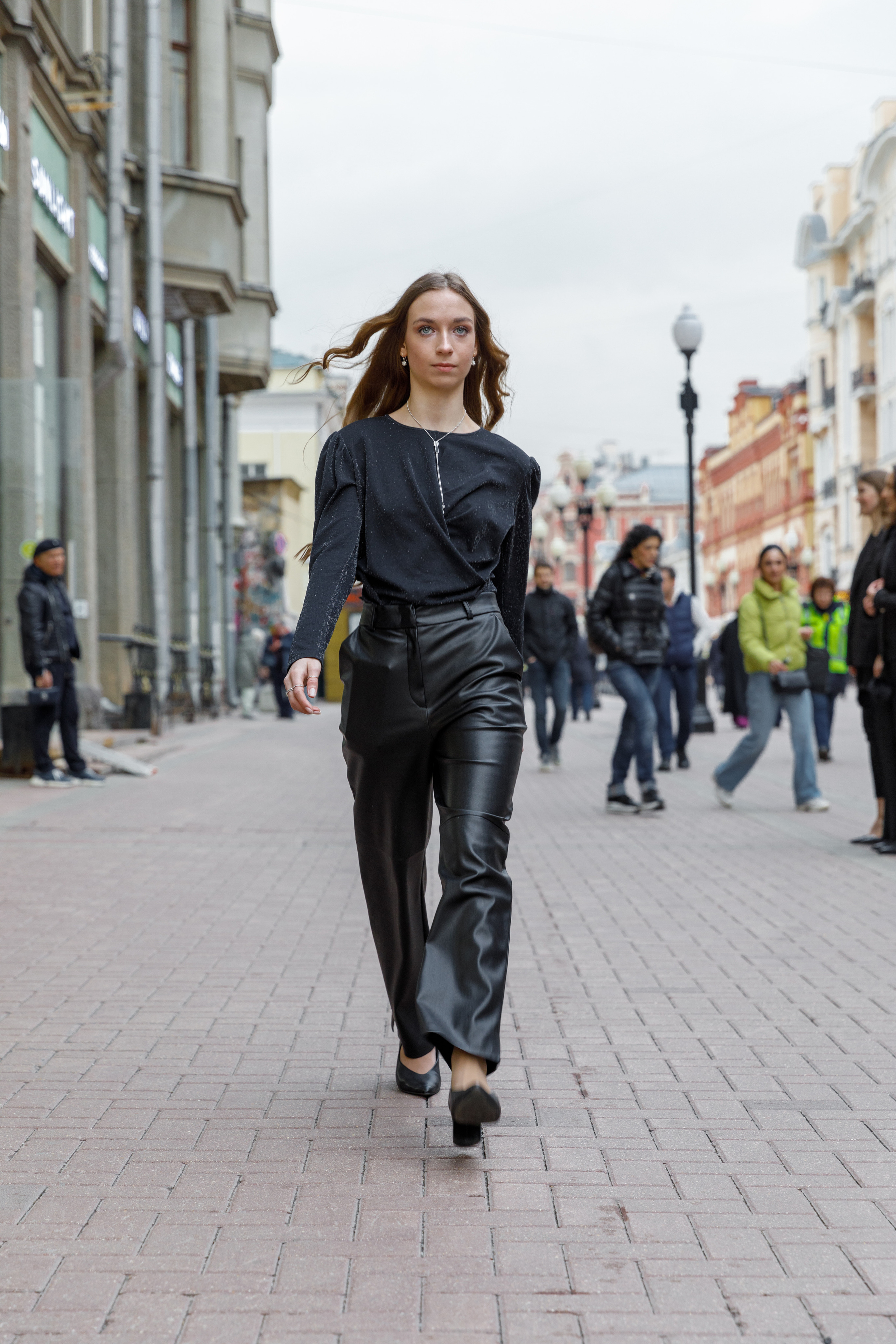 Шуточное дефиле на Арбате. Фотограф в Москве Слуцкая Наталья, репортаж, портрет, контент