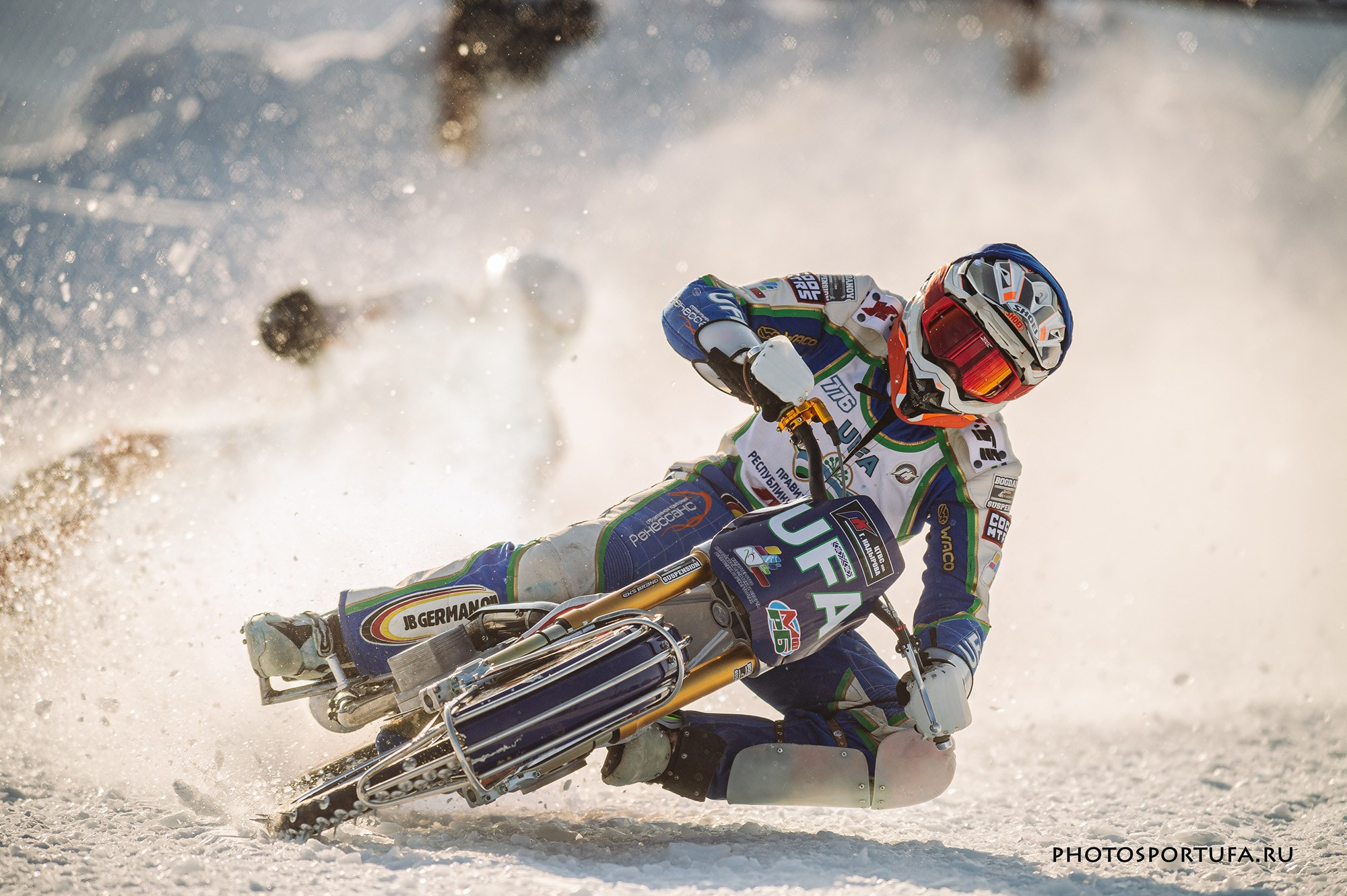 Мотогонку на льду. Спортивный фотограф в Уфе Евгений Буров