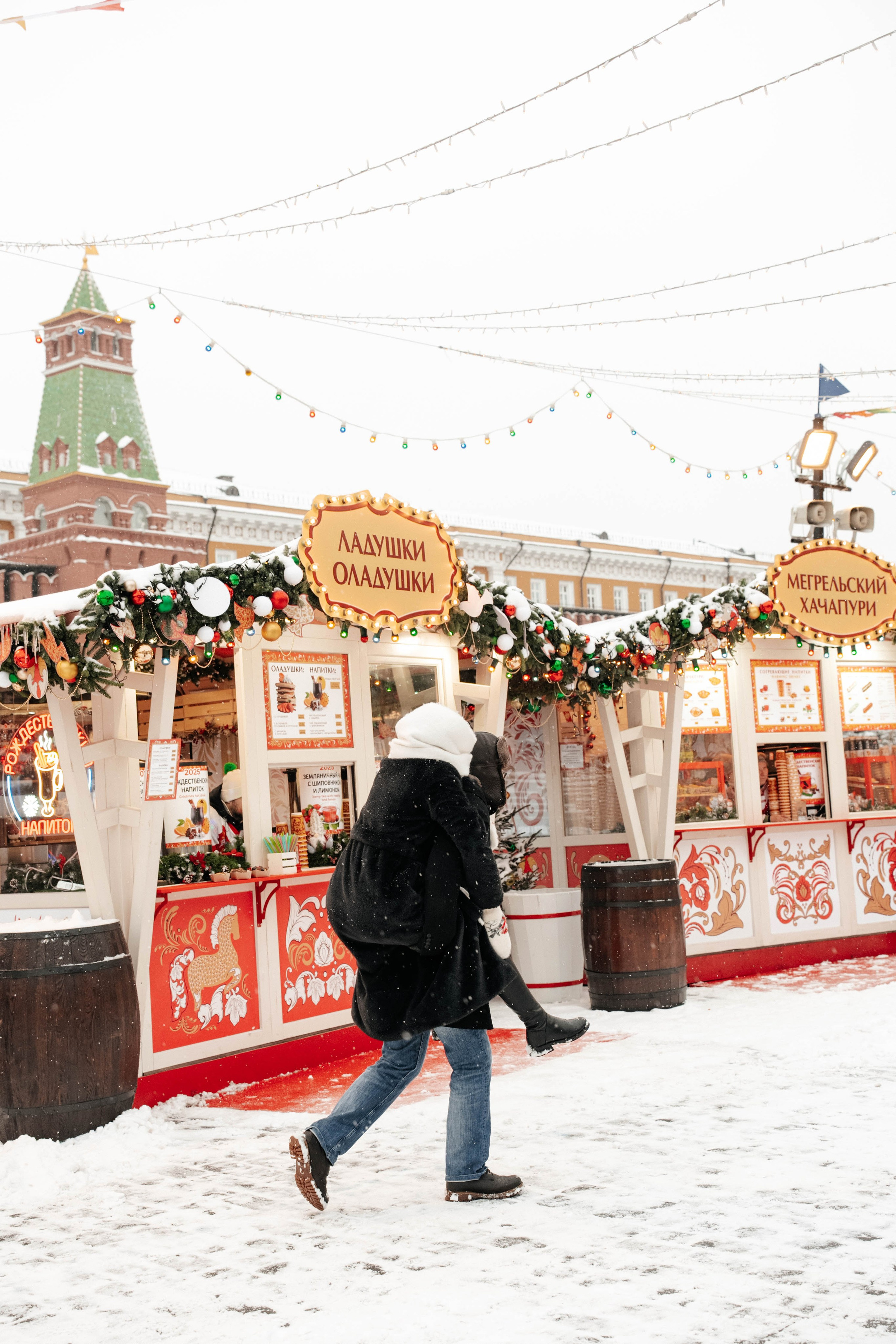 Прогулка на красной. Свадебный фотограф Москва Александра Аверкова