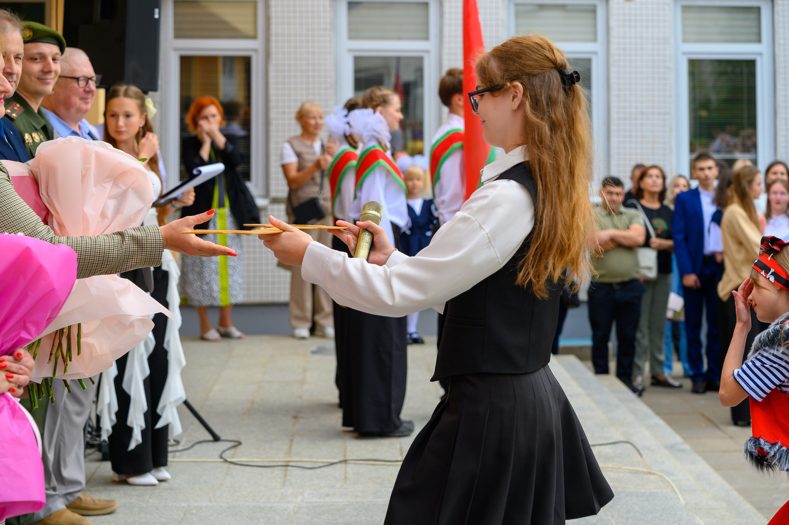 Вот звучит первый звонок, перед этим долгое приготовление к новому этапу в жизни, Яромир идет в школу. Фотоуслуги, услуги фотографа, фотографирование важных событий