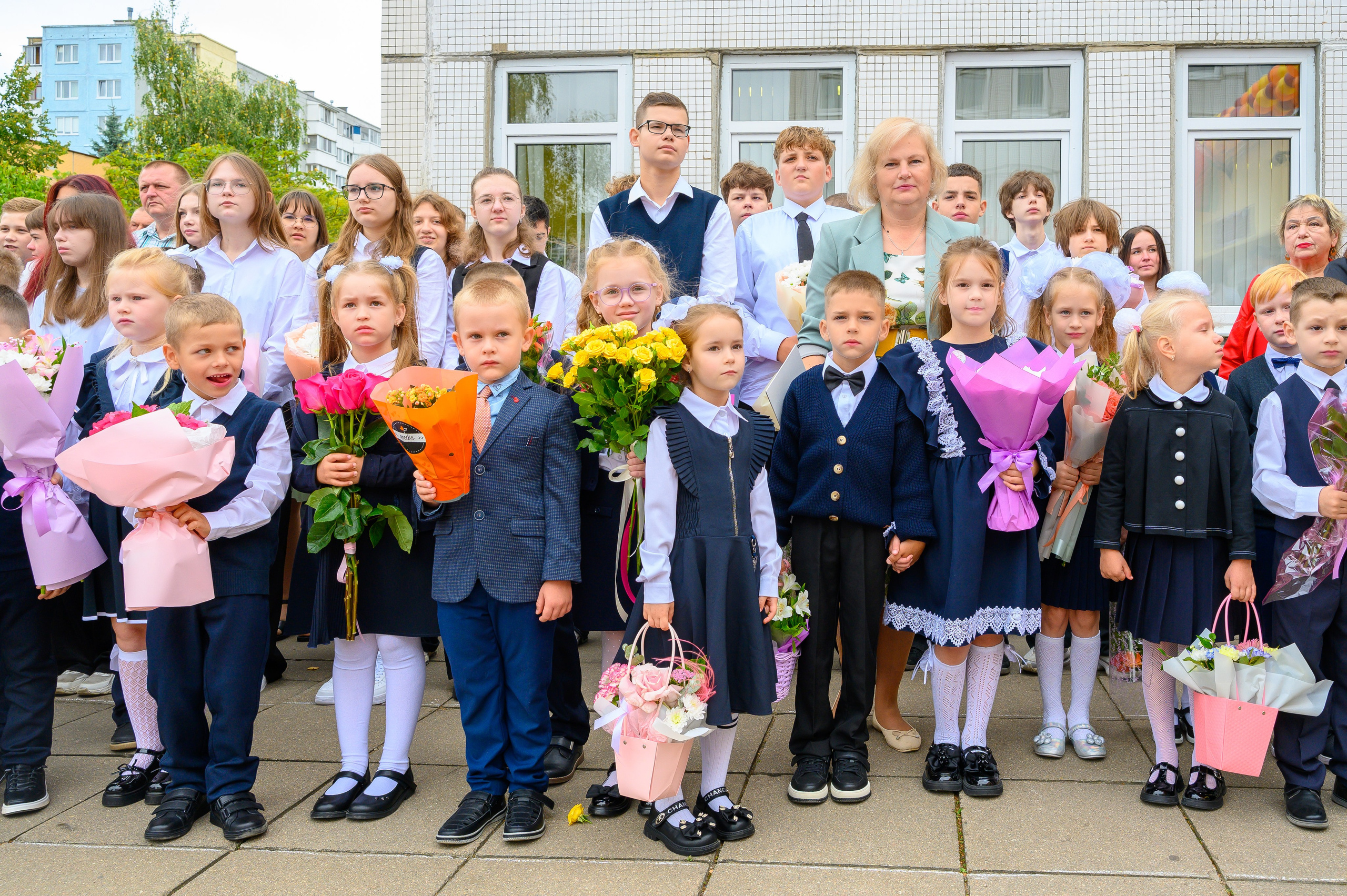 Вот звучит первый звонок, перед этим долгое приготовление к новому этапу в жизни, Яромир идет в школу. Фотоуслуги, услуги фотографа, фотографирование важных событий