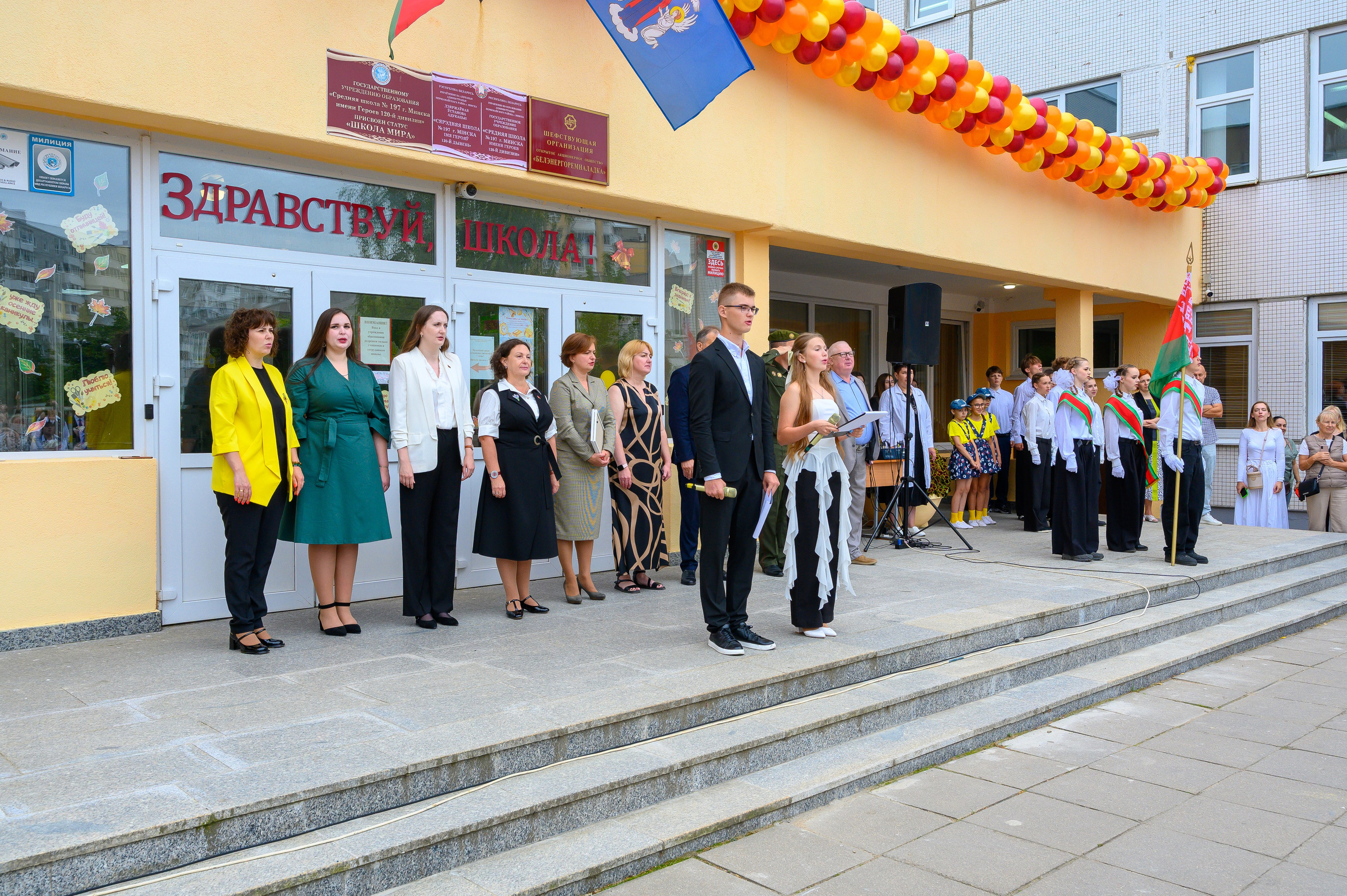 Вот звучит первый звонок, перед этим долгое приготовление к новому этапу в жизни, Яромир идет в школу. Фотоуслуги, услуги фотографа, фотографирование важных событий