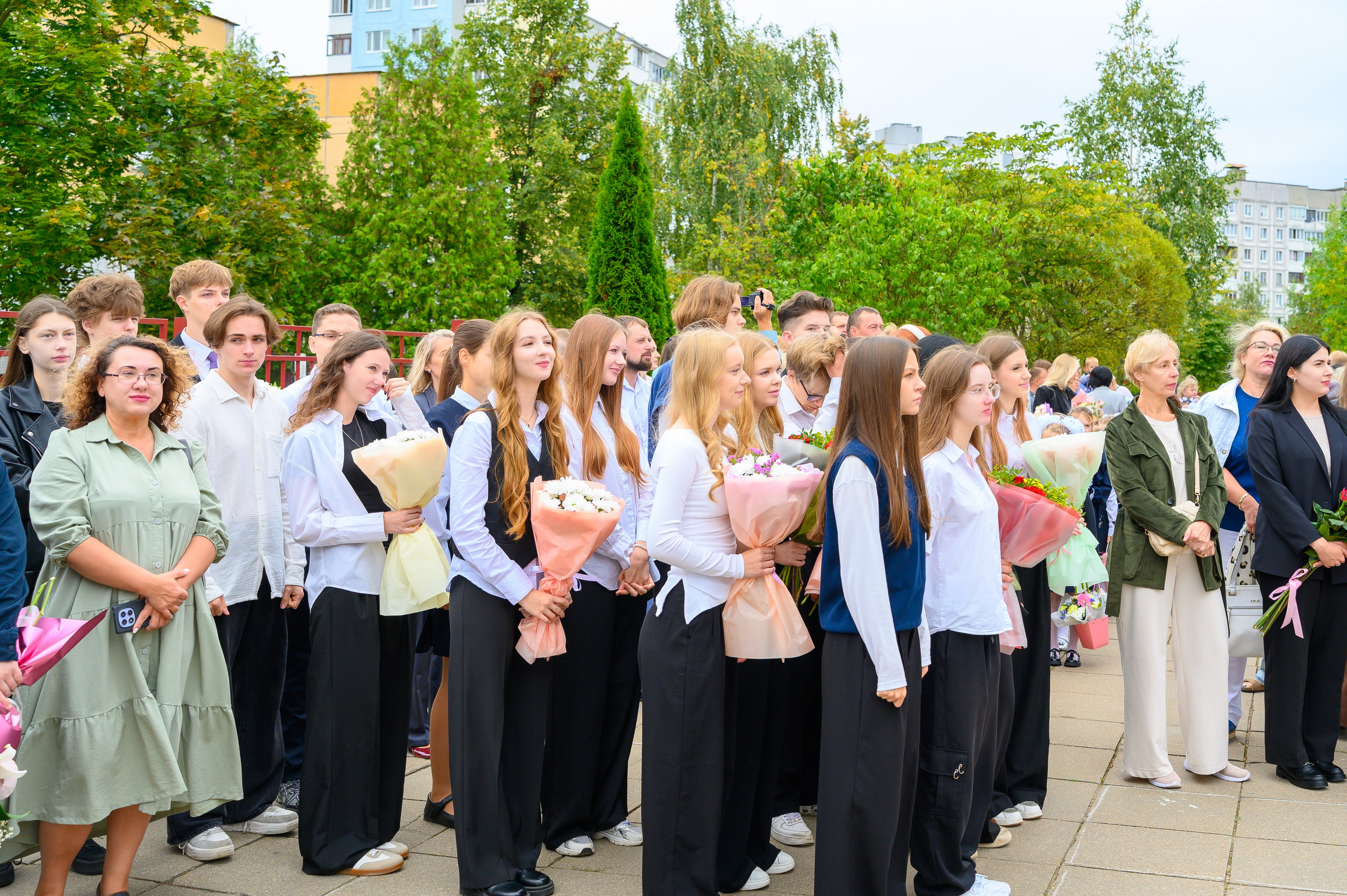Вот звучит первый звонок, перед этим долгое приготовление к новому этапу в жизни, Яромир идет в школу. Фотоуслуги, услуги фотографа, фотографирование важных событий